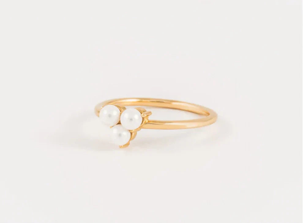 How to Stack and Style Minimalist Rings for Every Occasion