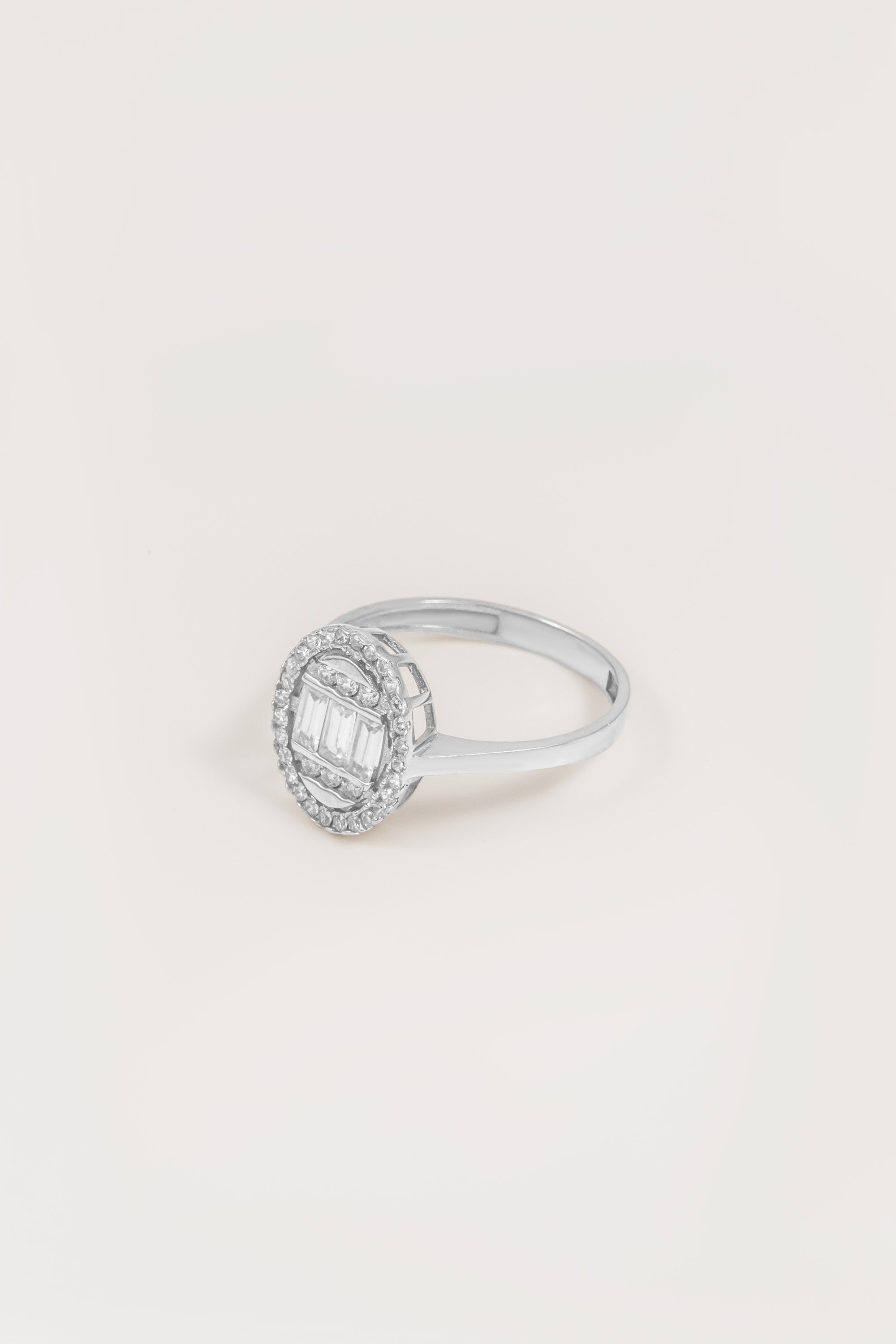 14K White Gold Oval Cut Baguette Ring
