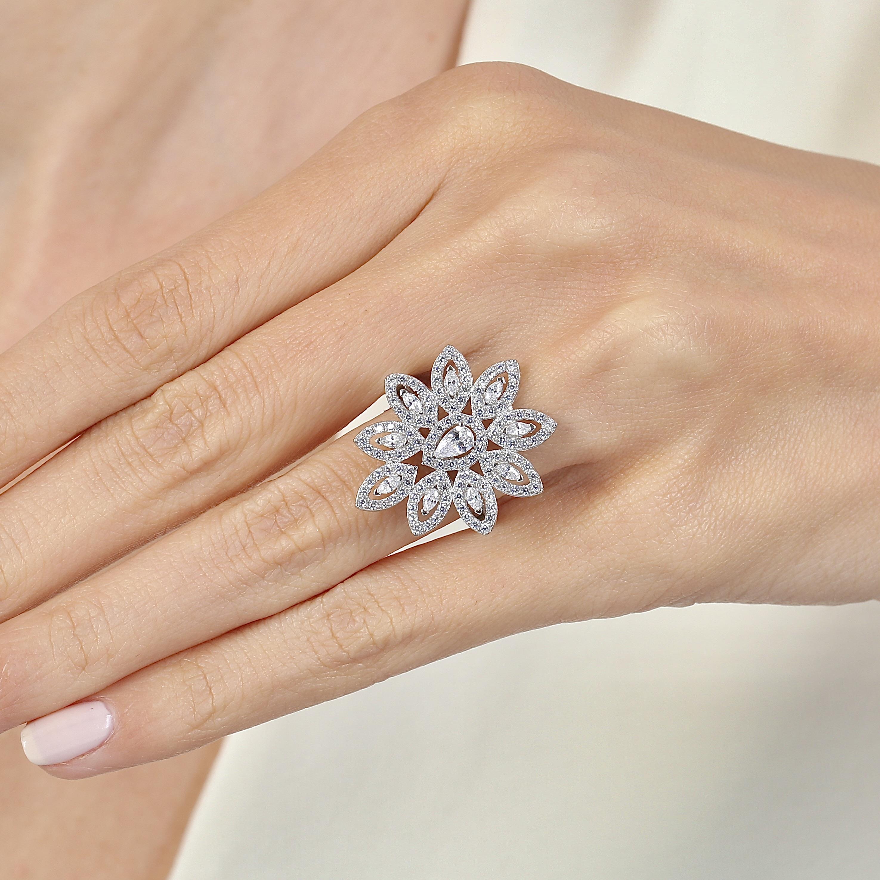 Effective Diamond Sparkle Flower Silver Ring