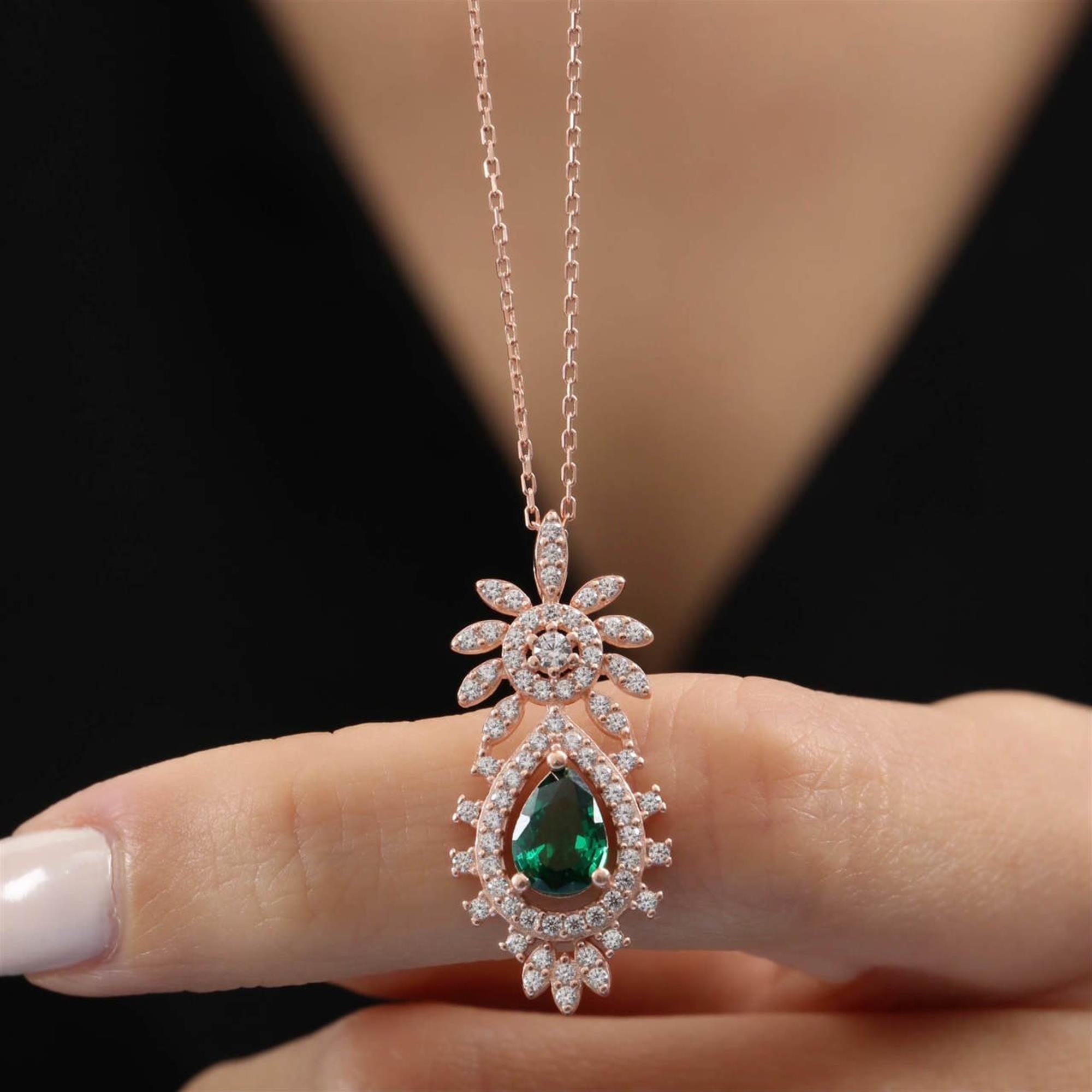 Effective Diamond Blessing Drop Synthetic Emerald Rose-Colored Silver Necklace