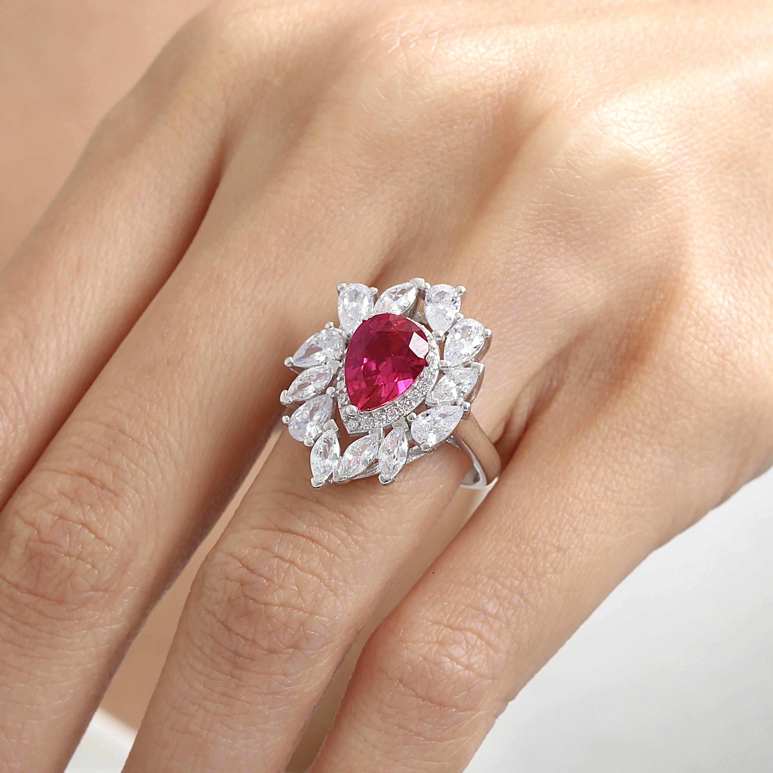 Effective Diamond Istanbul Grandeur Ruby Silver Ring