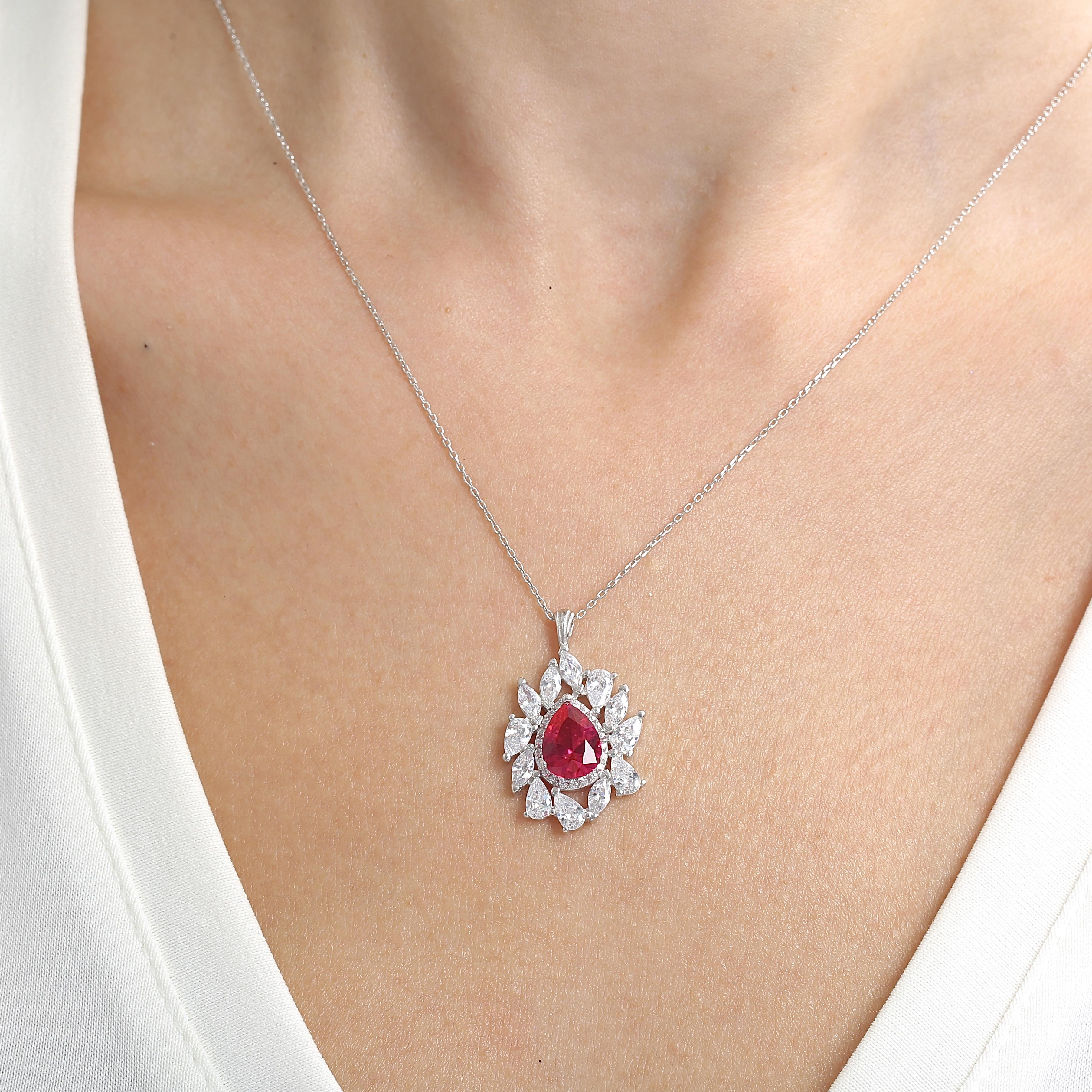 Effective Diamond Istanbul Grandeur Ruby Silver Necklace