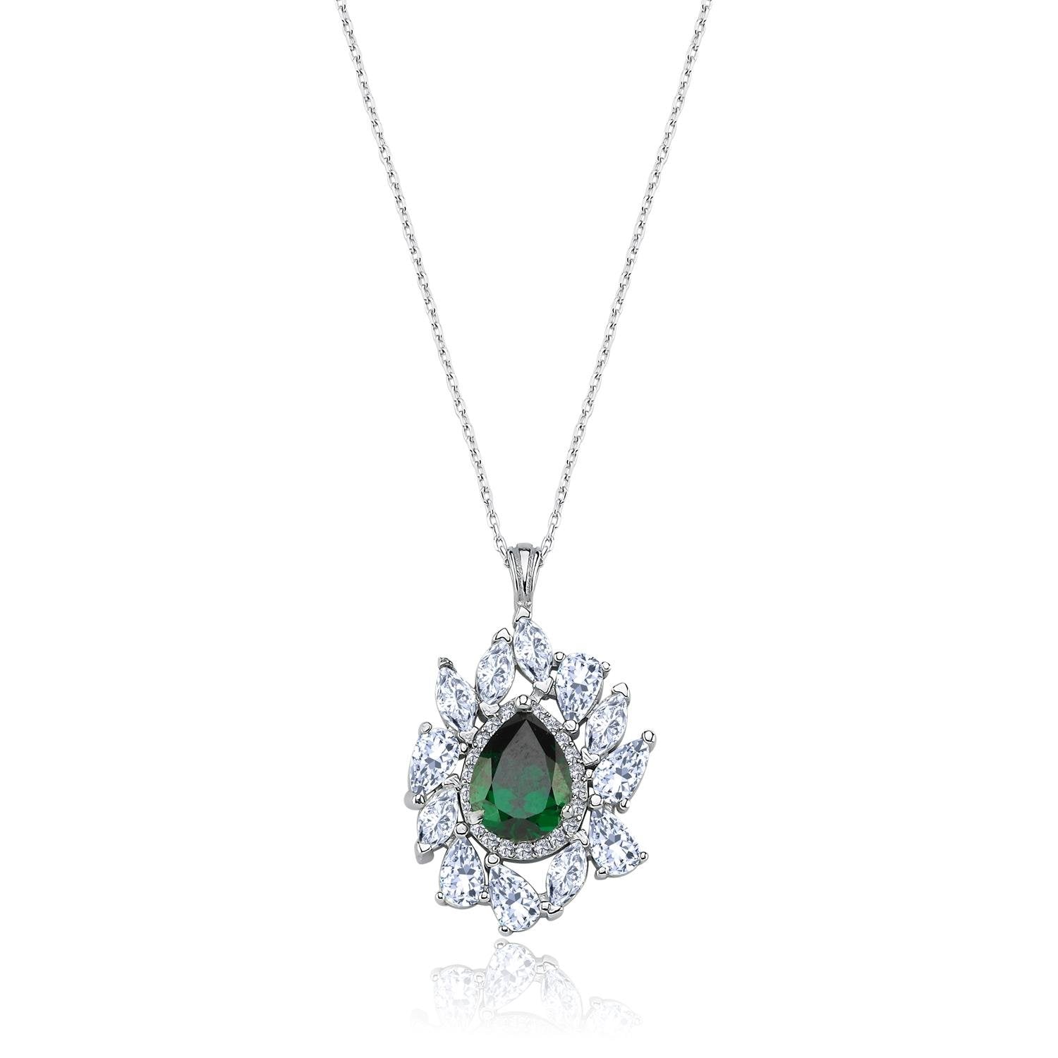 Effective Diamond Istanbul Grandeur Emerald Silver Necklace
