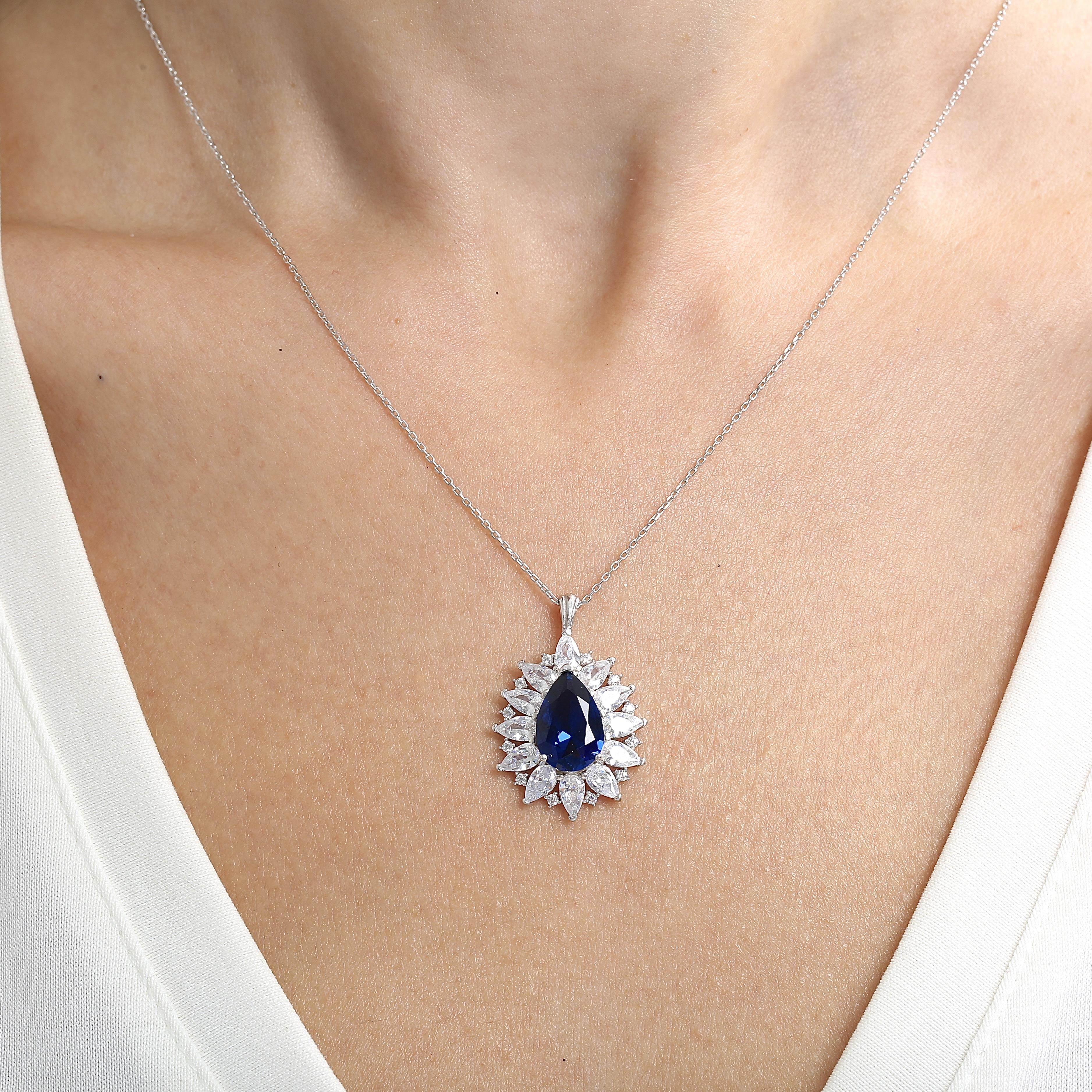 Effective Diamond London Passion Sapphire Silver Necklace