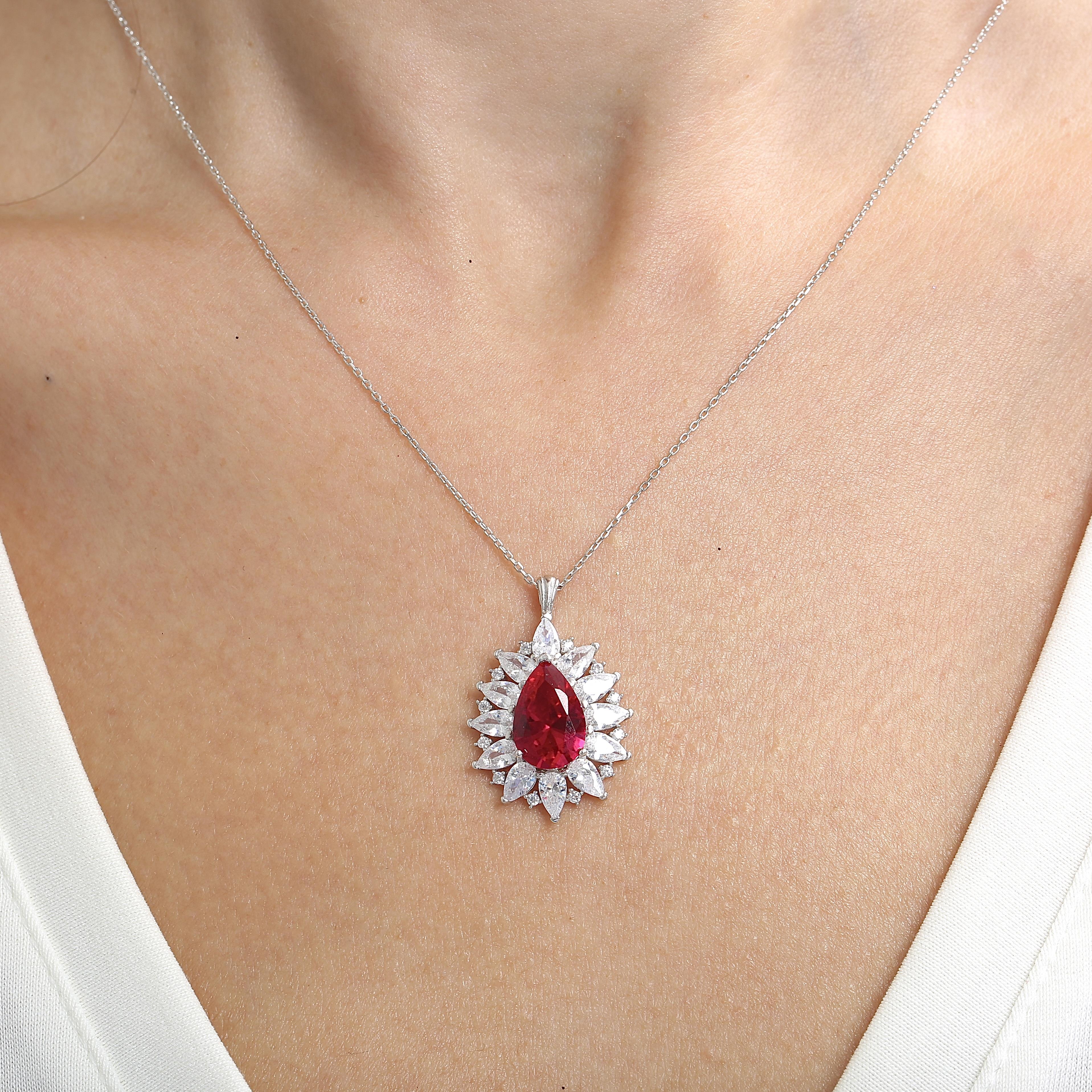 Effective Diamond London Passion Ruby Silver Necklace