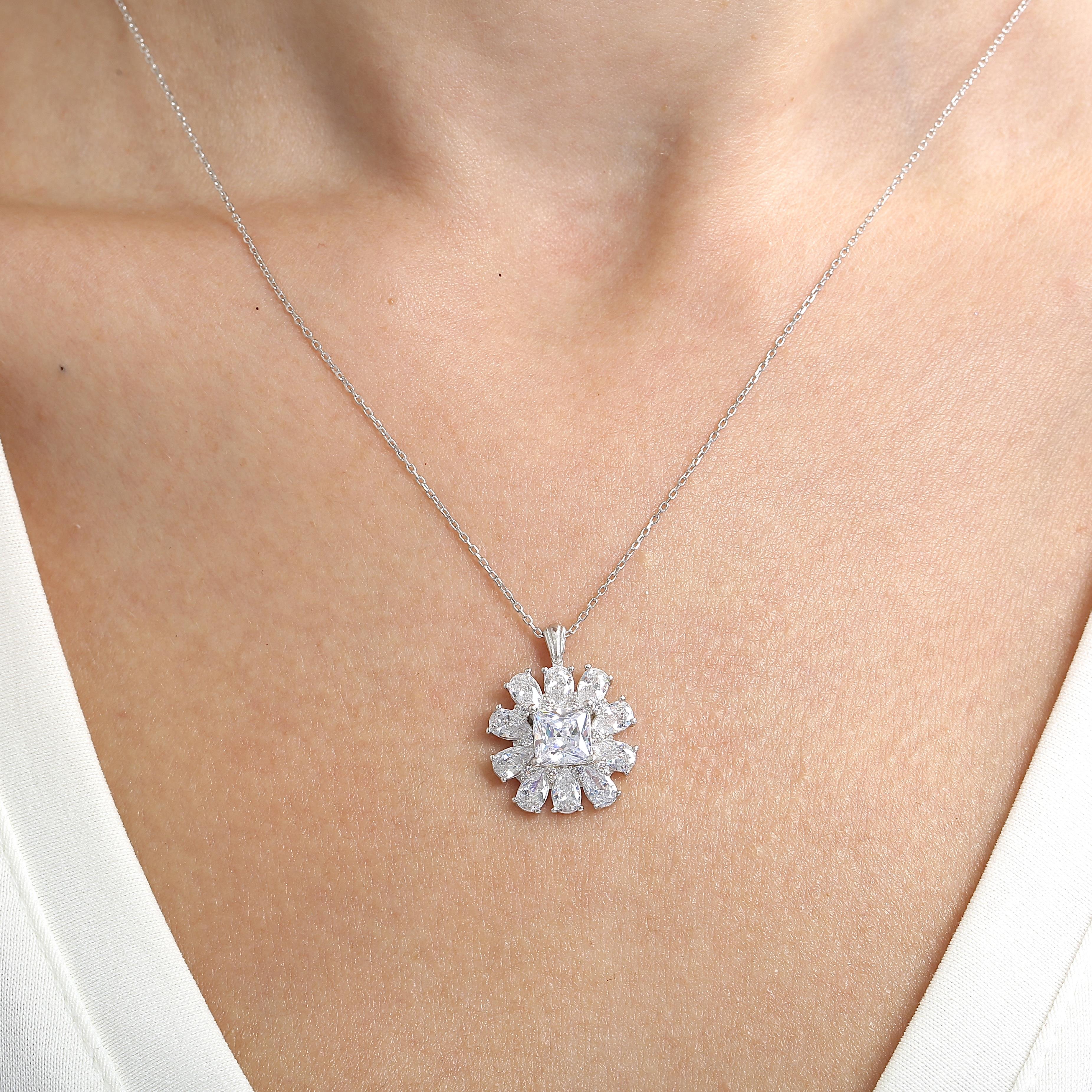 Effective Diamond Milano Dream White Stone Silver Necklace