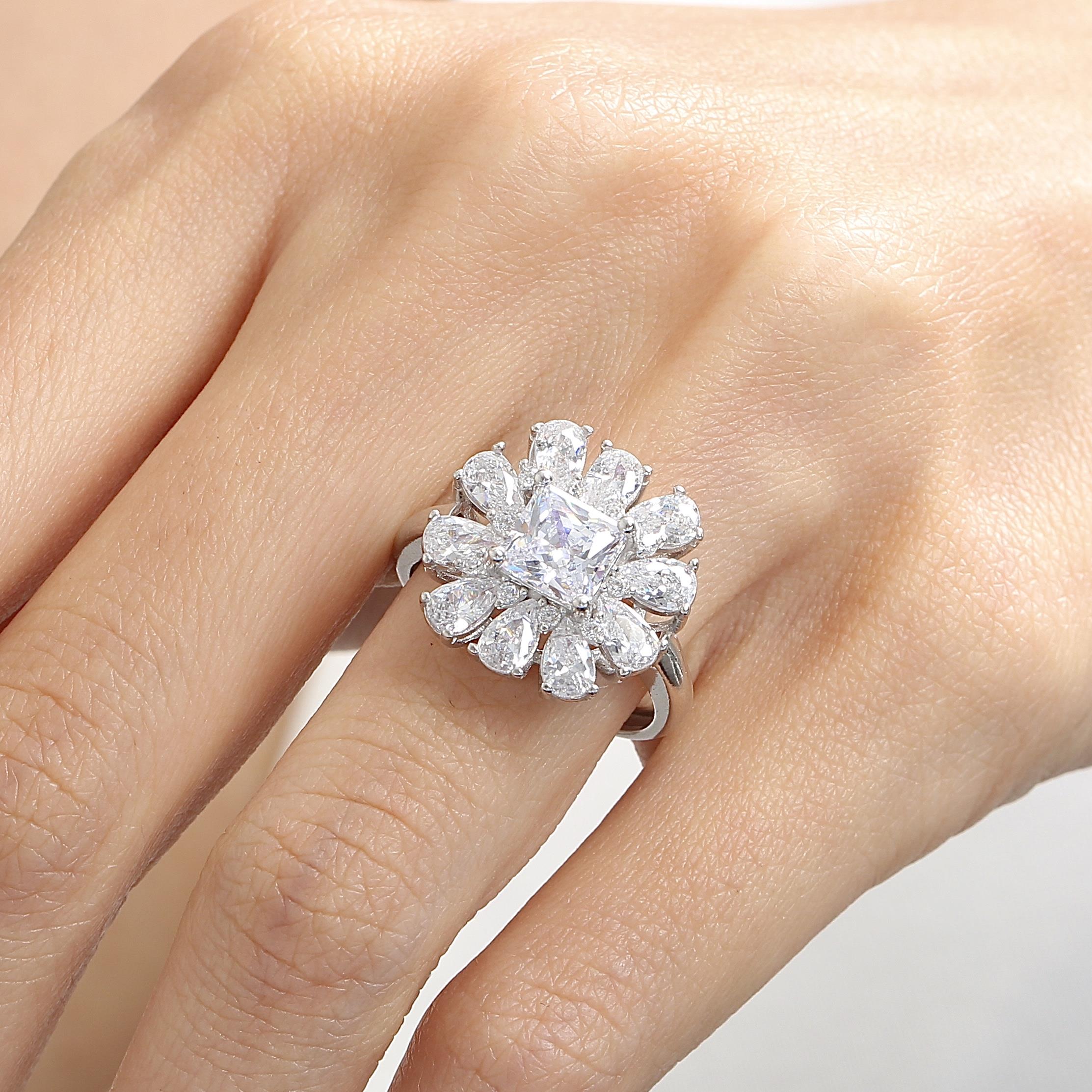 Effective Diamond Milano Dream White Stone Silver Ring