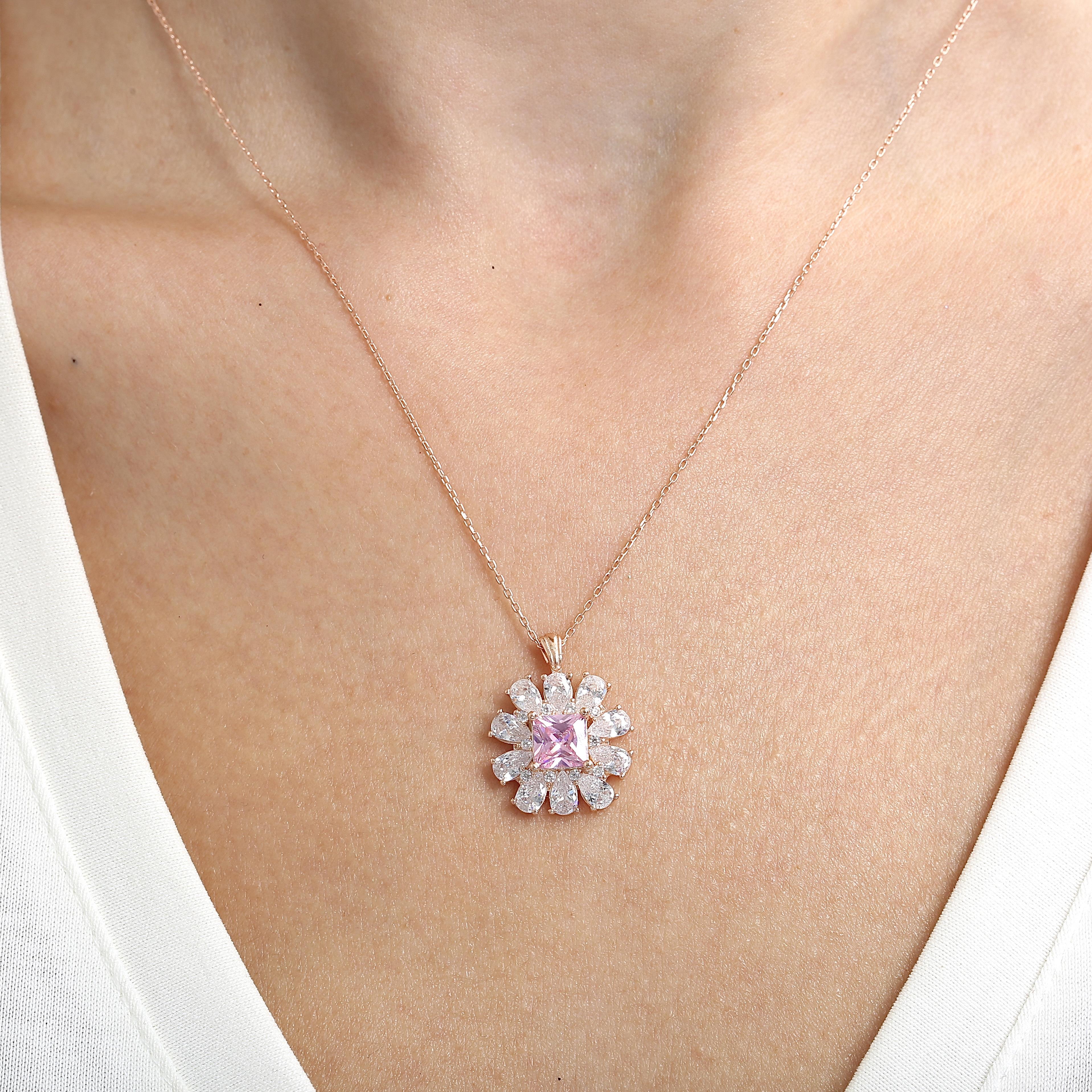 Effective Diamond Milano Dream Pink Stone Rose Gold Necklace