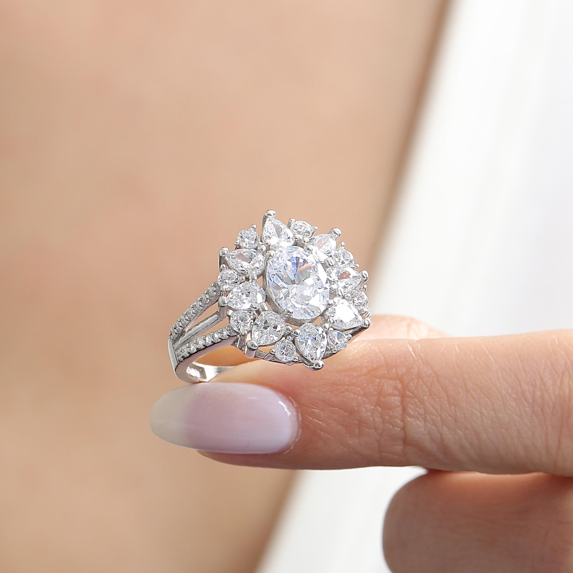 Effective Diamond Paris Sparkling Silver Ring