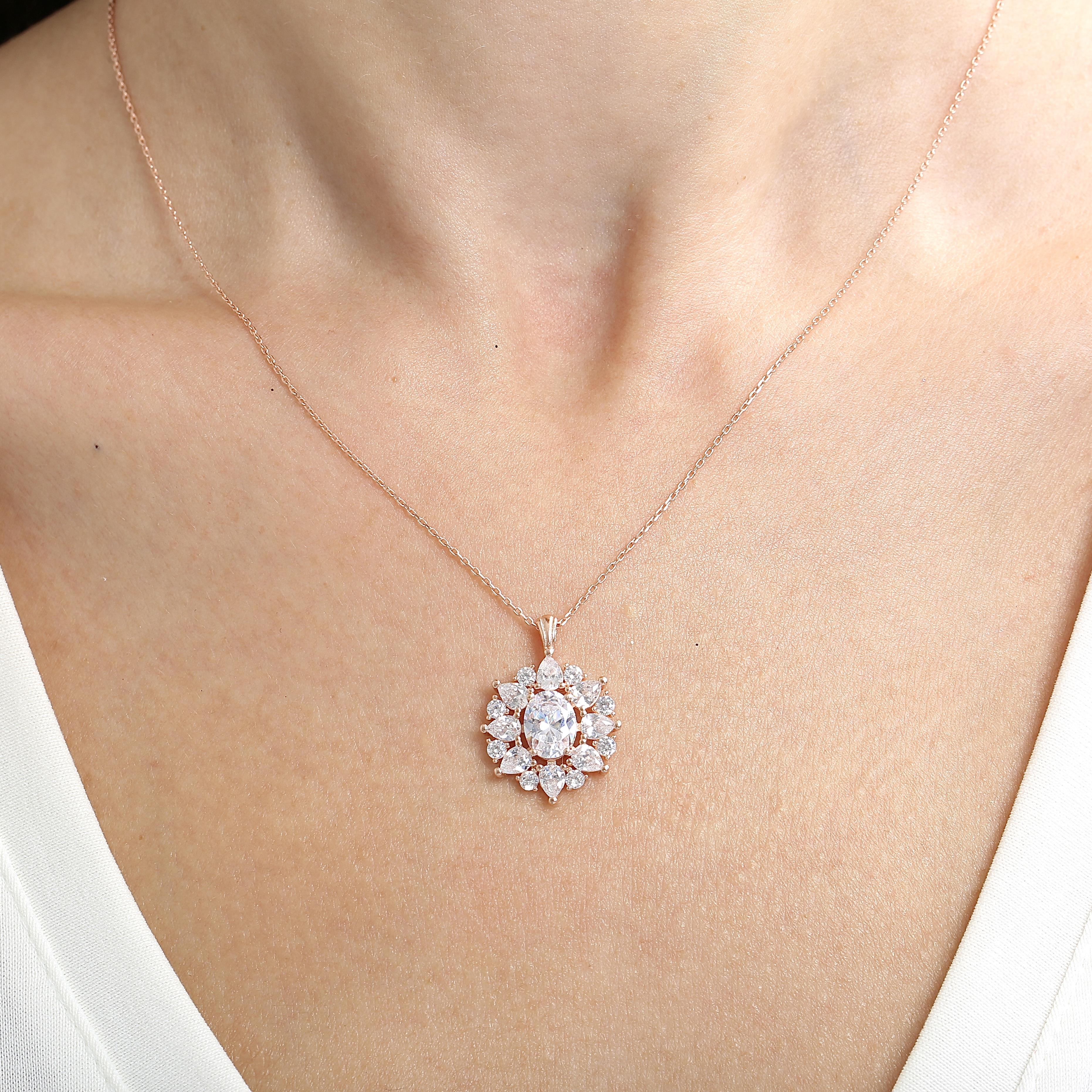 Effective Diamond Paris Sparkle Rose Gold Necklace