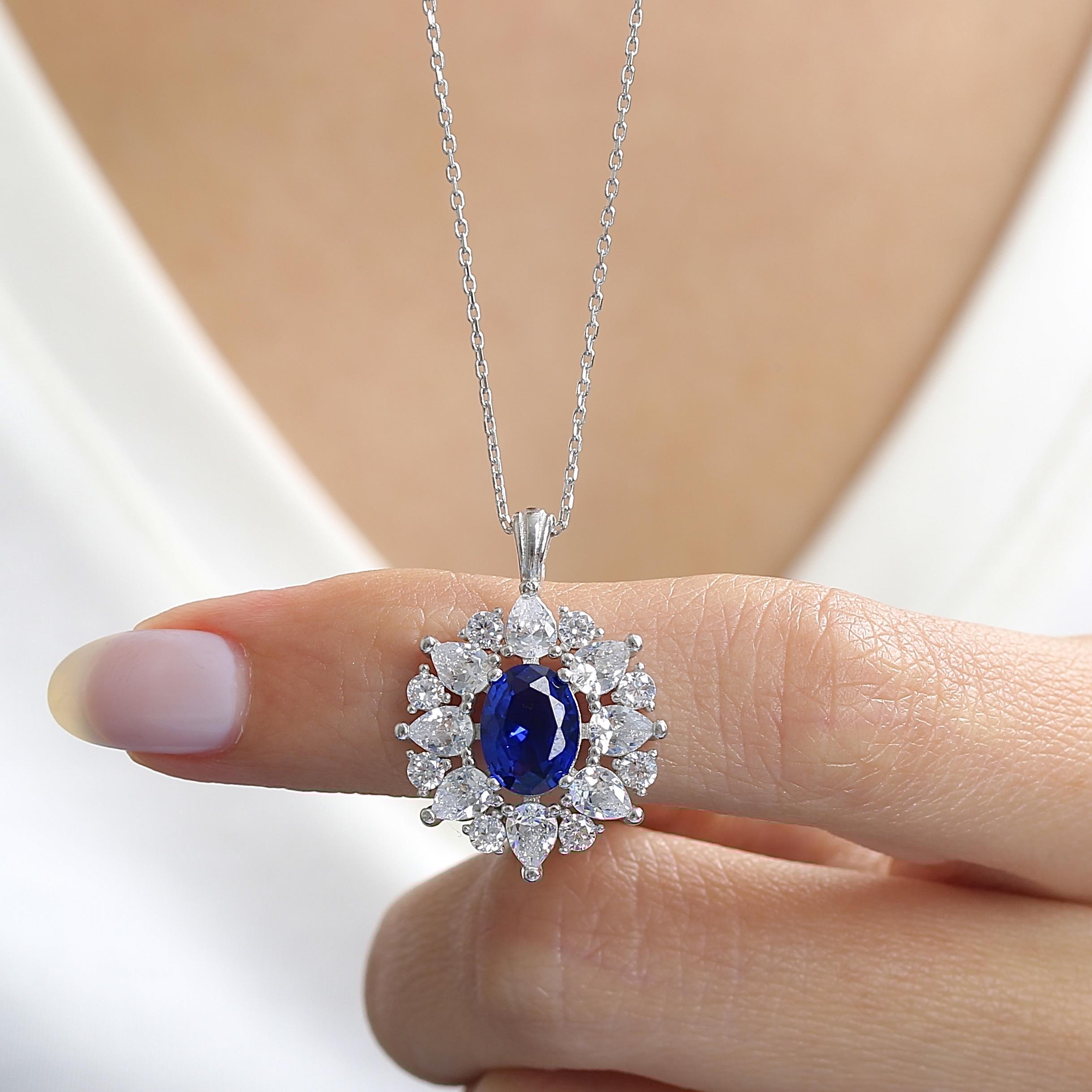 Effective Diamond Paris Sparkle Sapphire Silver Necklace