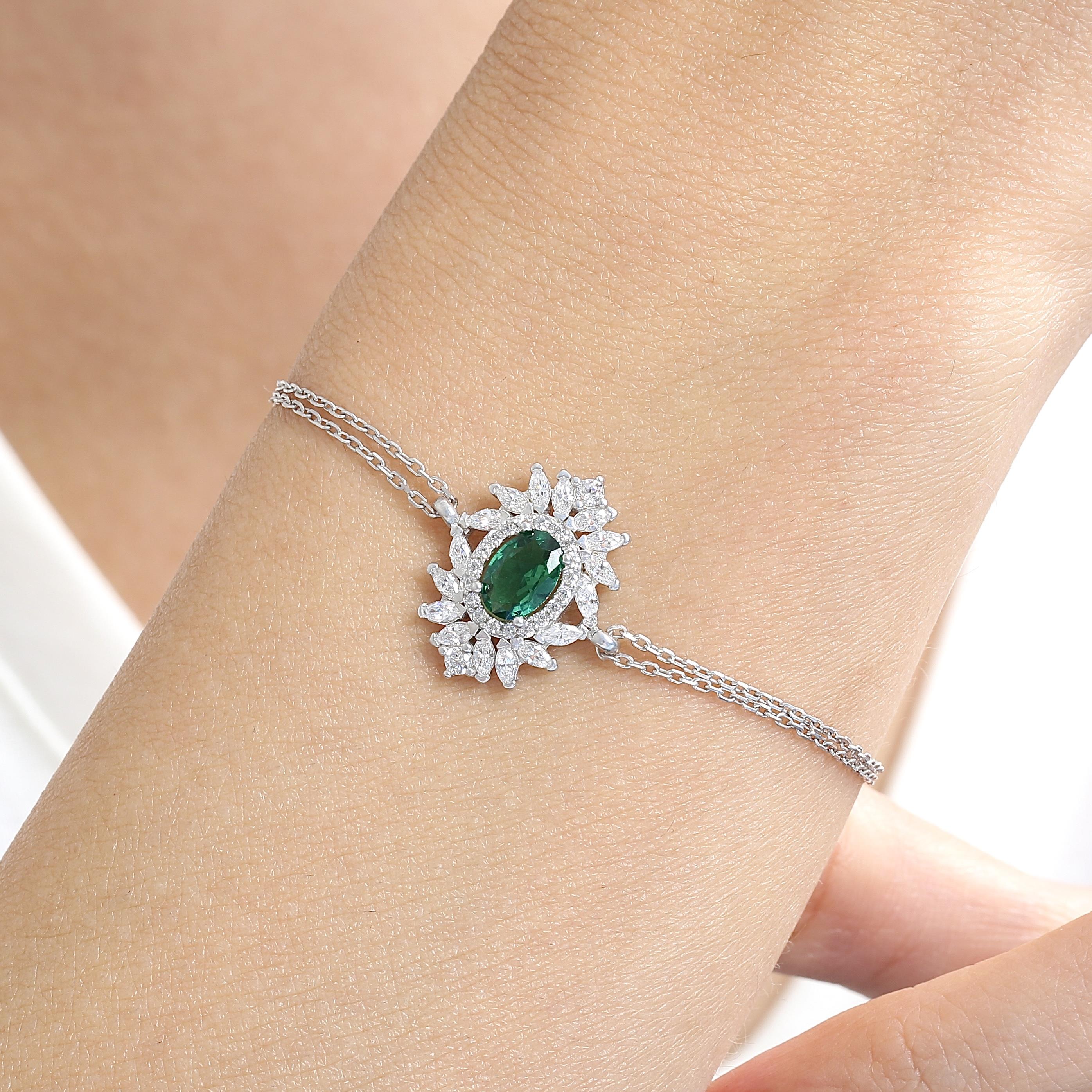 Effective Diamond Venice Dance Emerald Bracelet