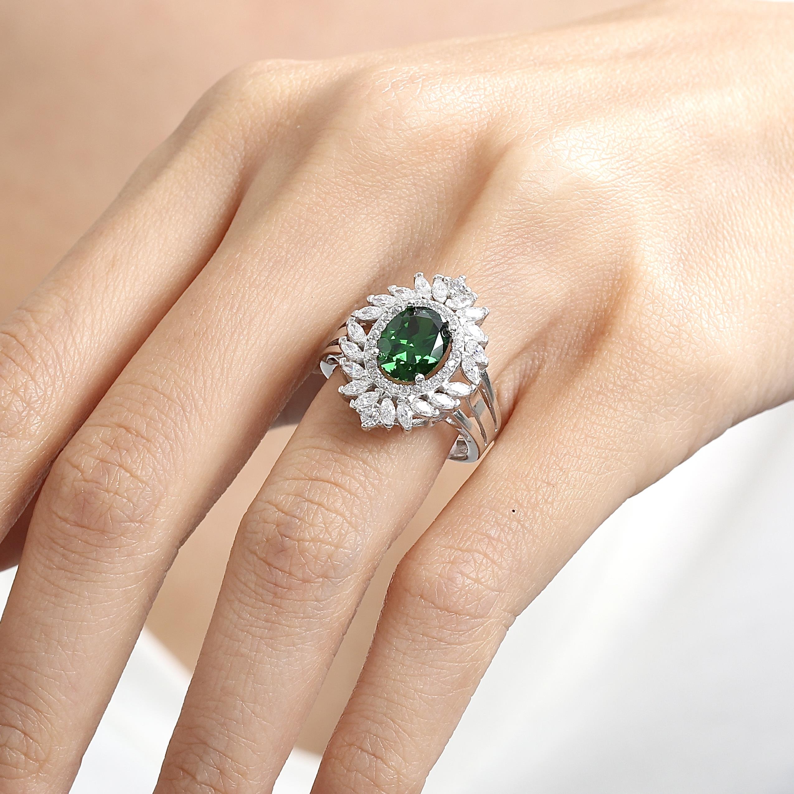 Effective Diamond Venice Dance Emerald Silver Ring
