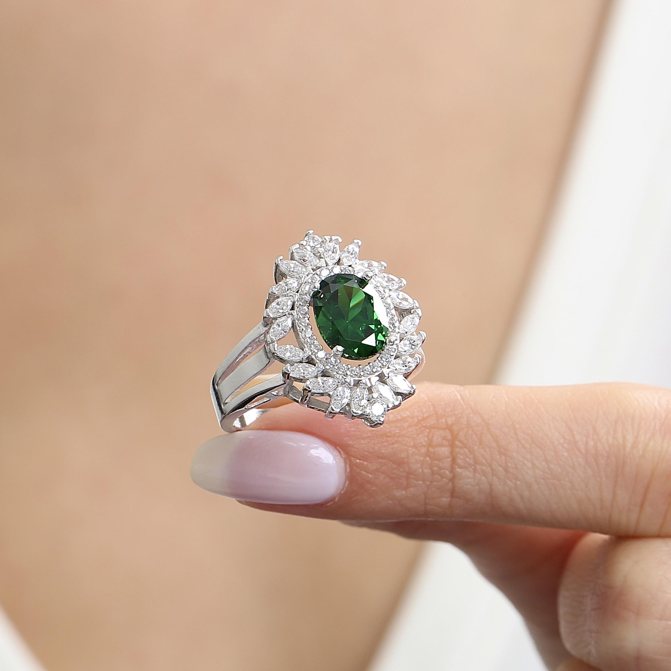 Effective Diamond Venice Dance Emerald Silver Ring