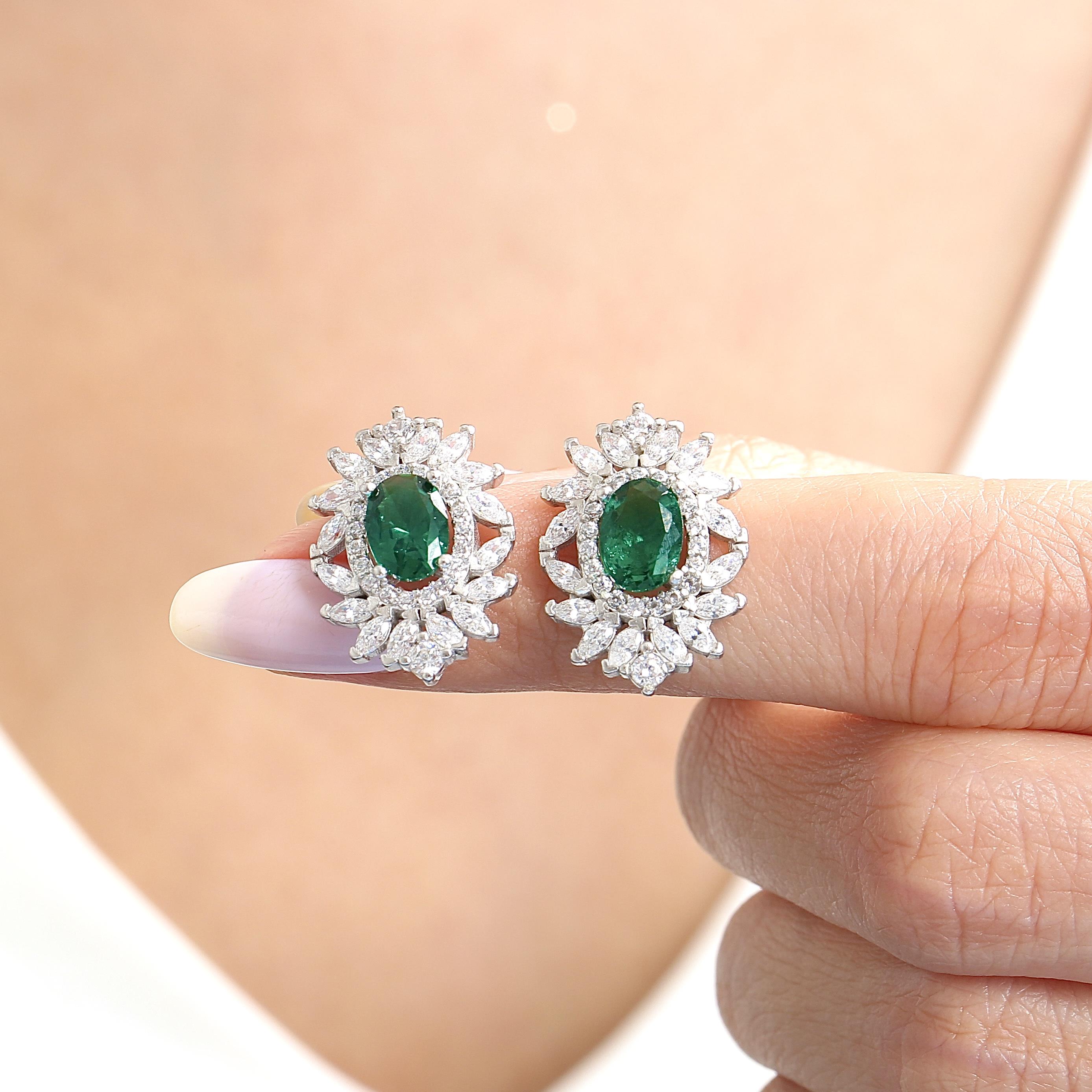 Effective Diamond Venice Dance Emerald Silver Earrings