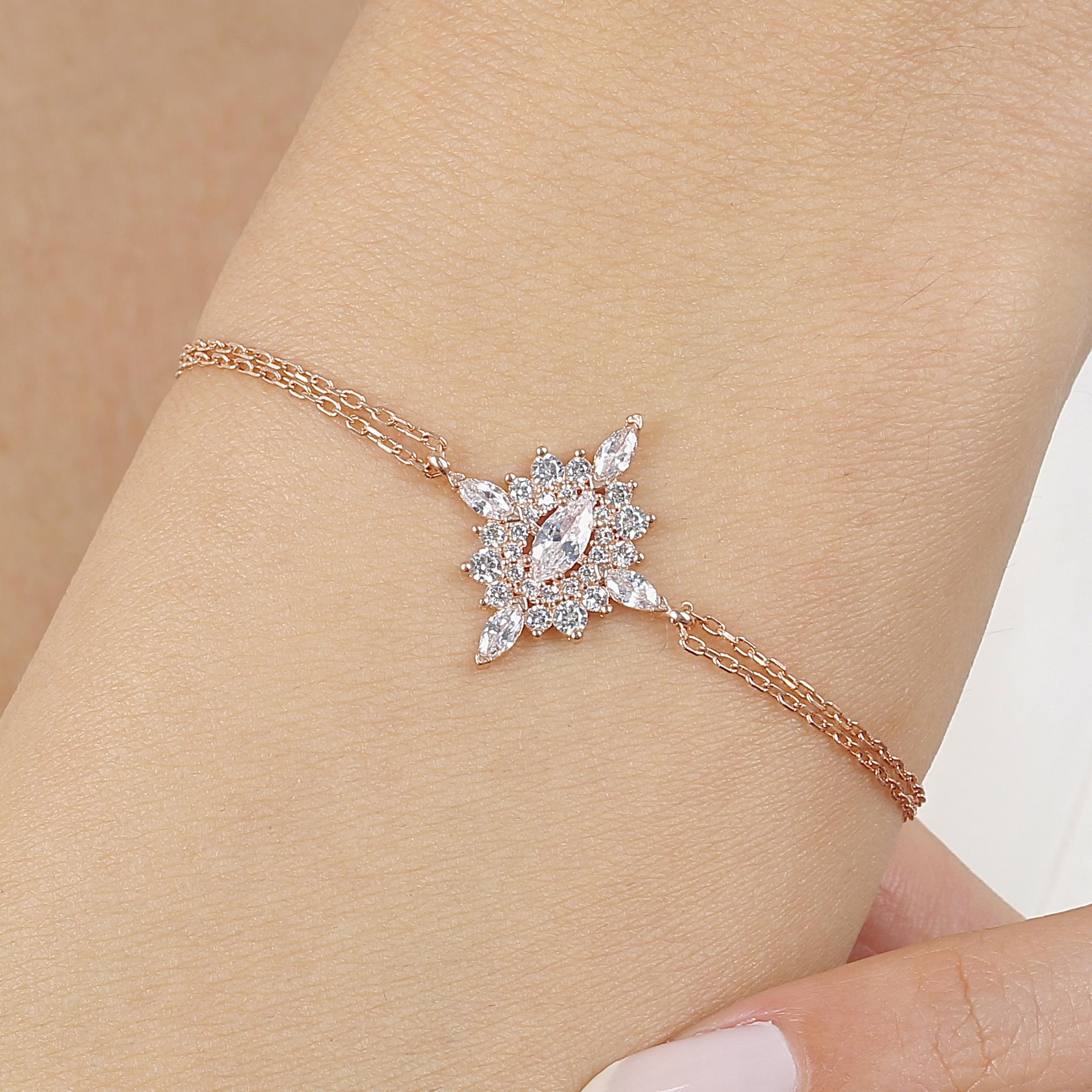 Sparkling Dynasty Crest Vintage Silver Bracelet