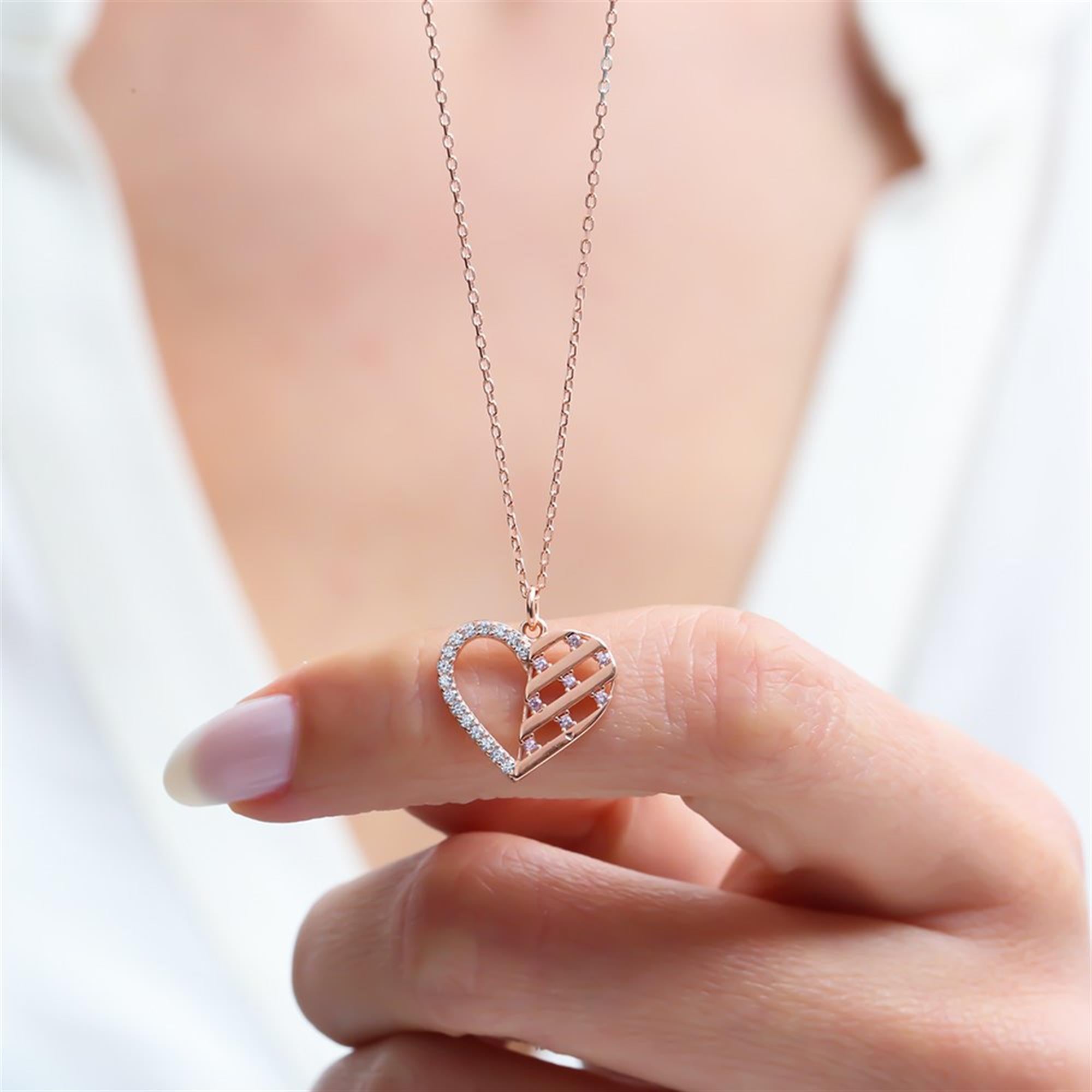 Offener Herzanhänger aus Roségold mit funkelnden Zirkonia – stilvolle und bedeutungsvolle Halskette aus 925er Silber.
