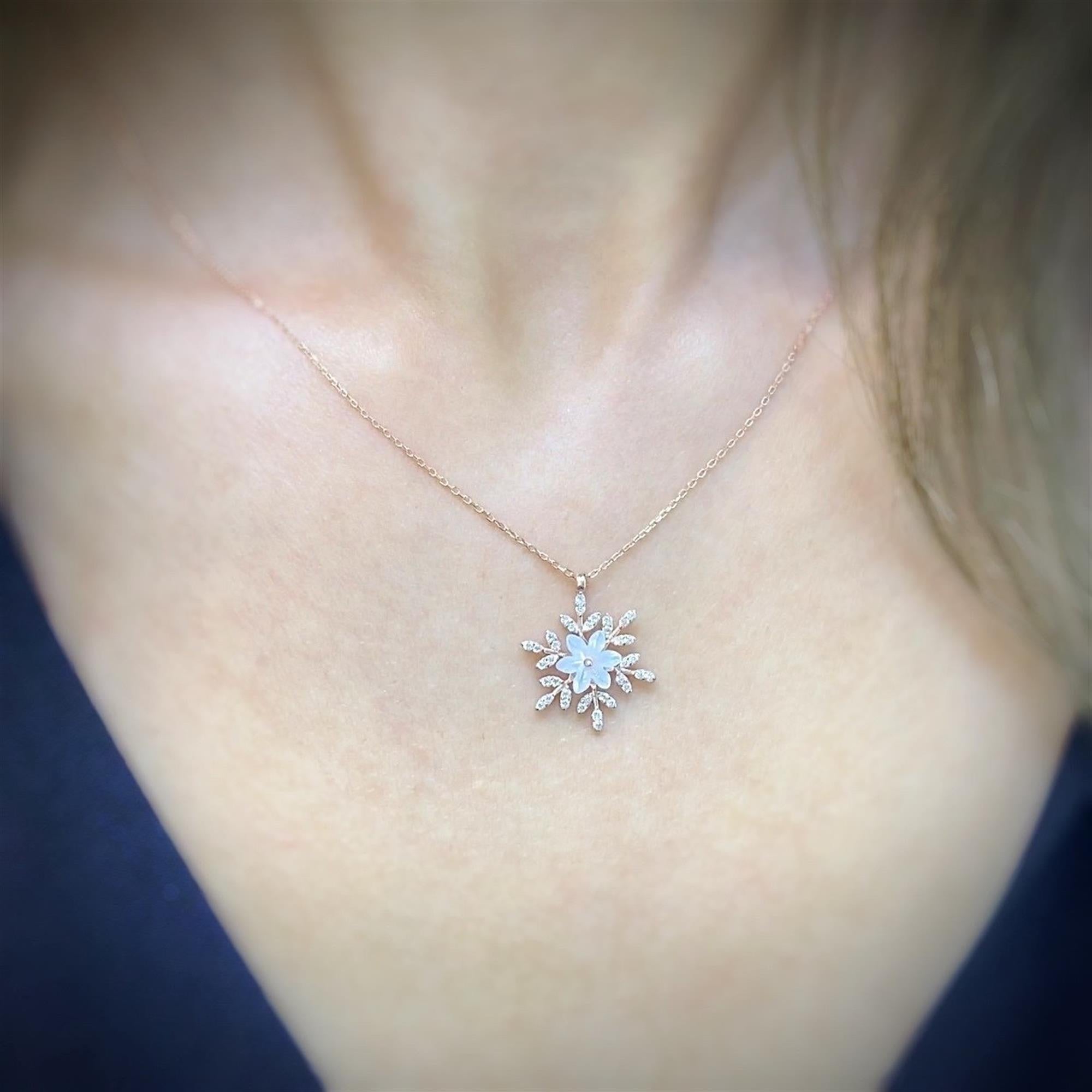 Sparkling Snowflower Rose Gold Necklace