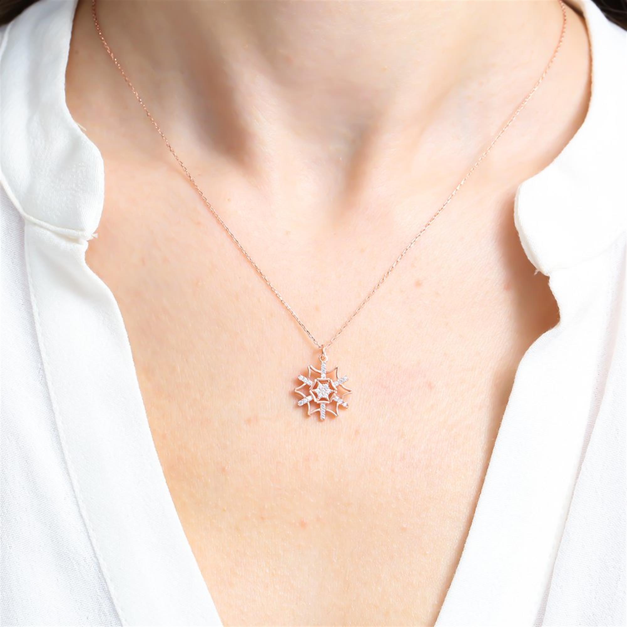 Sparkling Snowflower Rose Gold Necklace