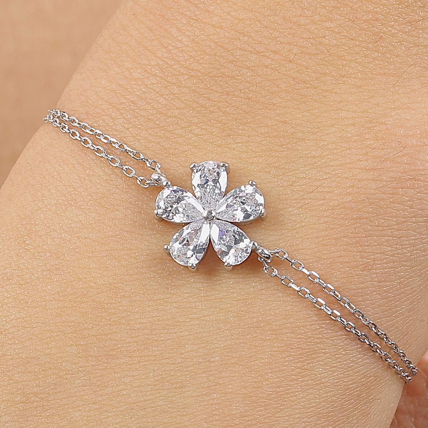 Sparkling Daisy Delight Silver Bracelet