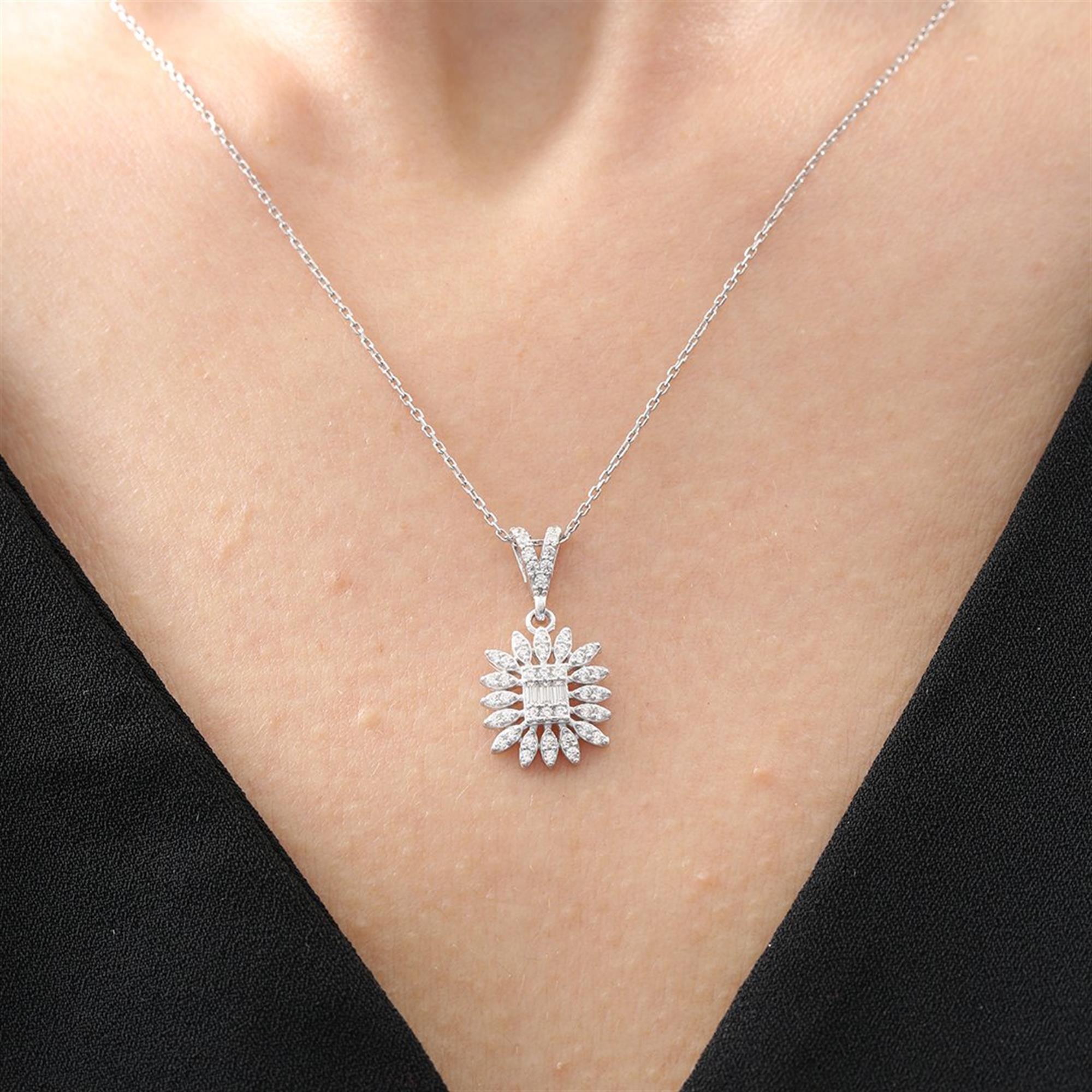 Diamond Setting Baguette Sun Simplicity Seal Silver Necklace