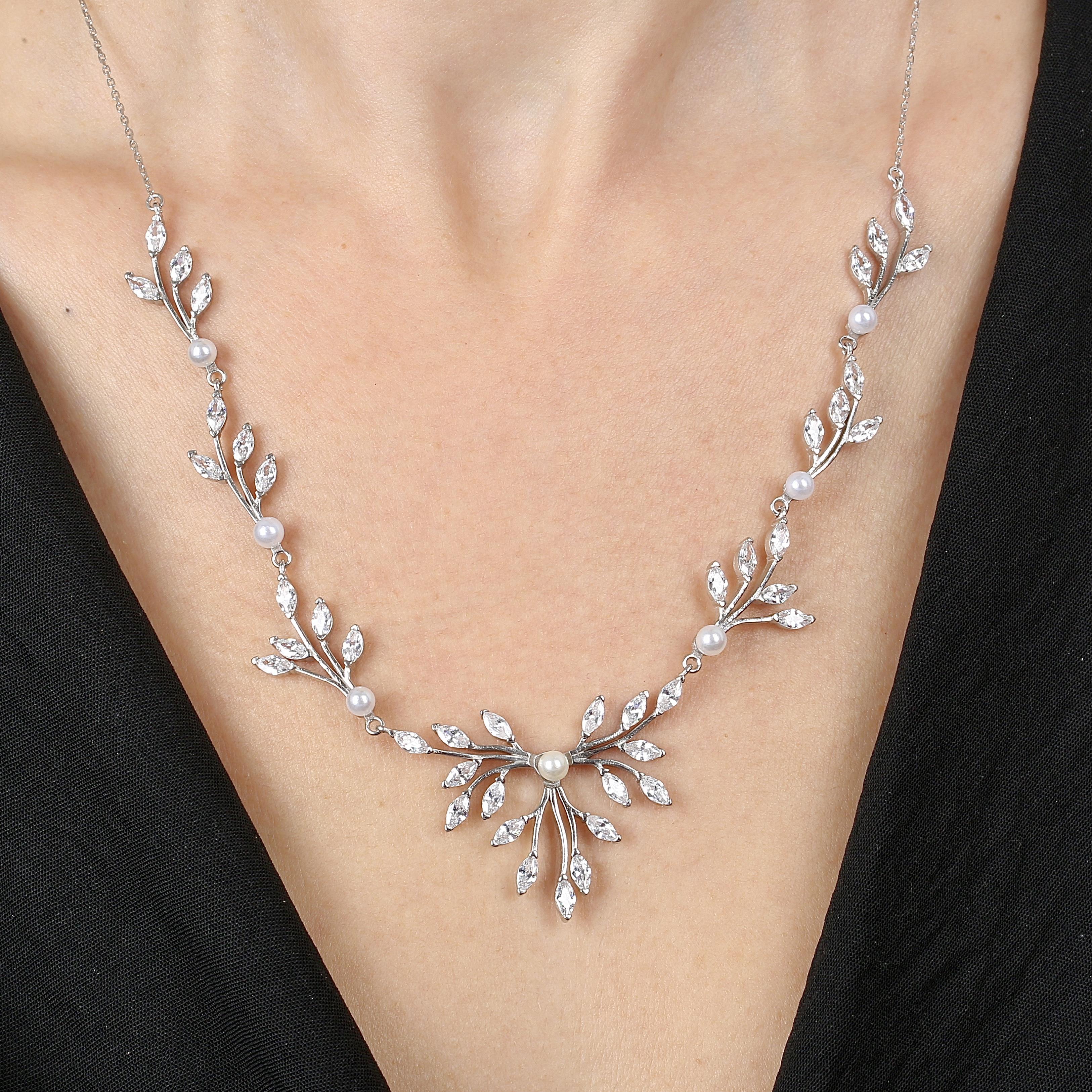 Diamond Setting Elegant Silver Happiness Bouquet Waterway Set