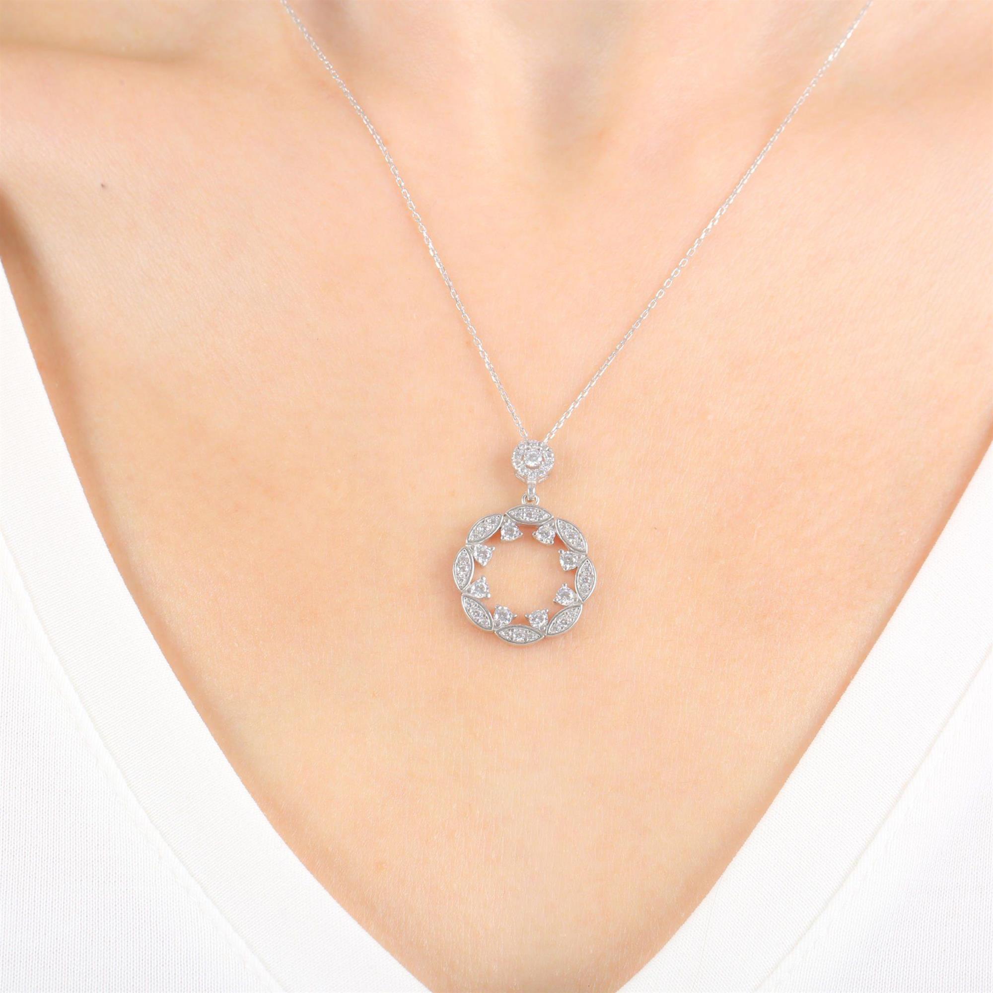 Diamond Setting Sparkle Loop Geometric Silver Necklace