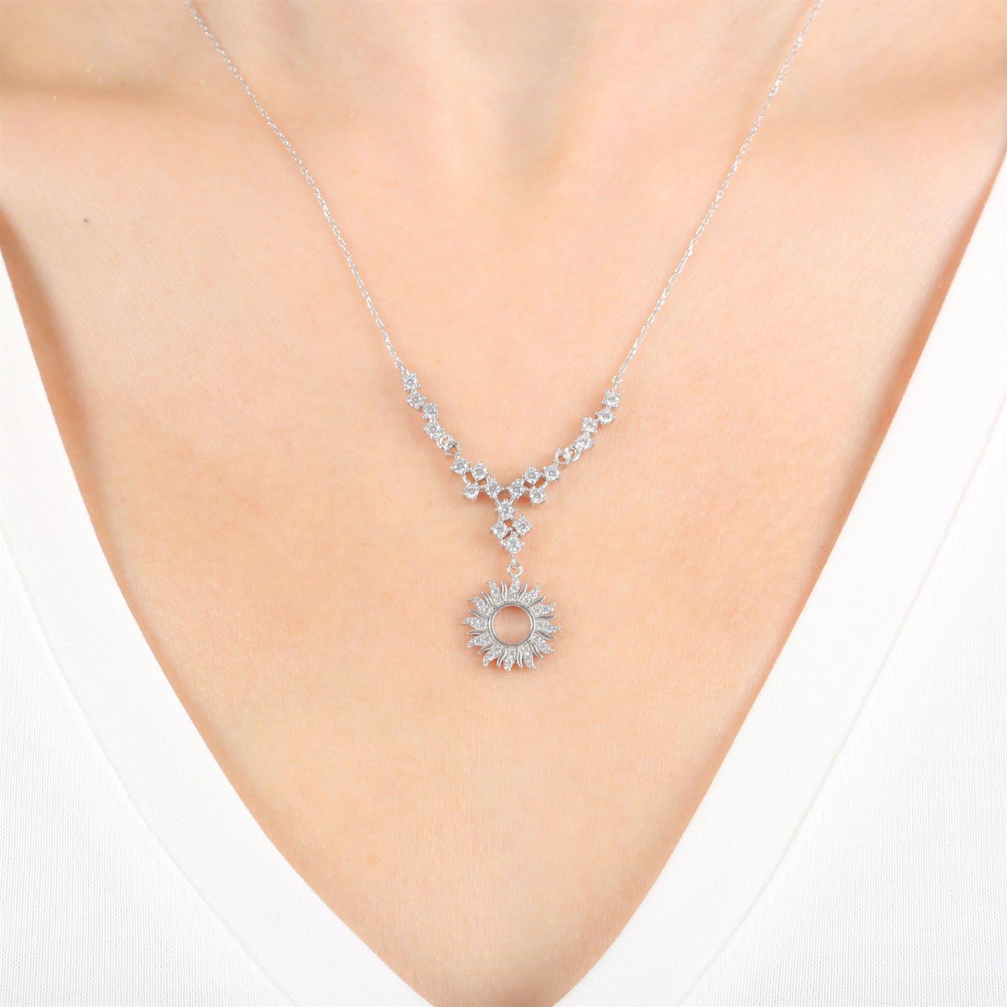 Diamond Setting Sparkle Sun Silver Necklace