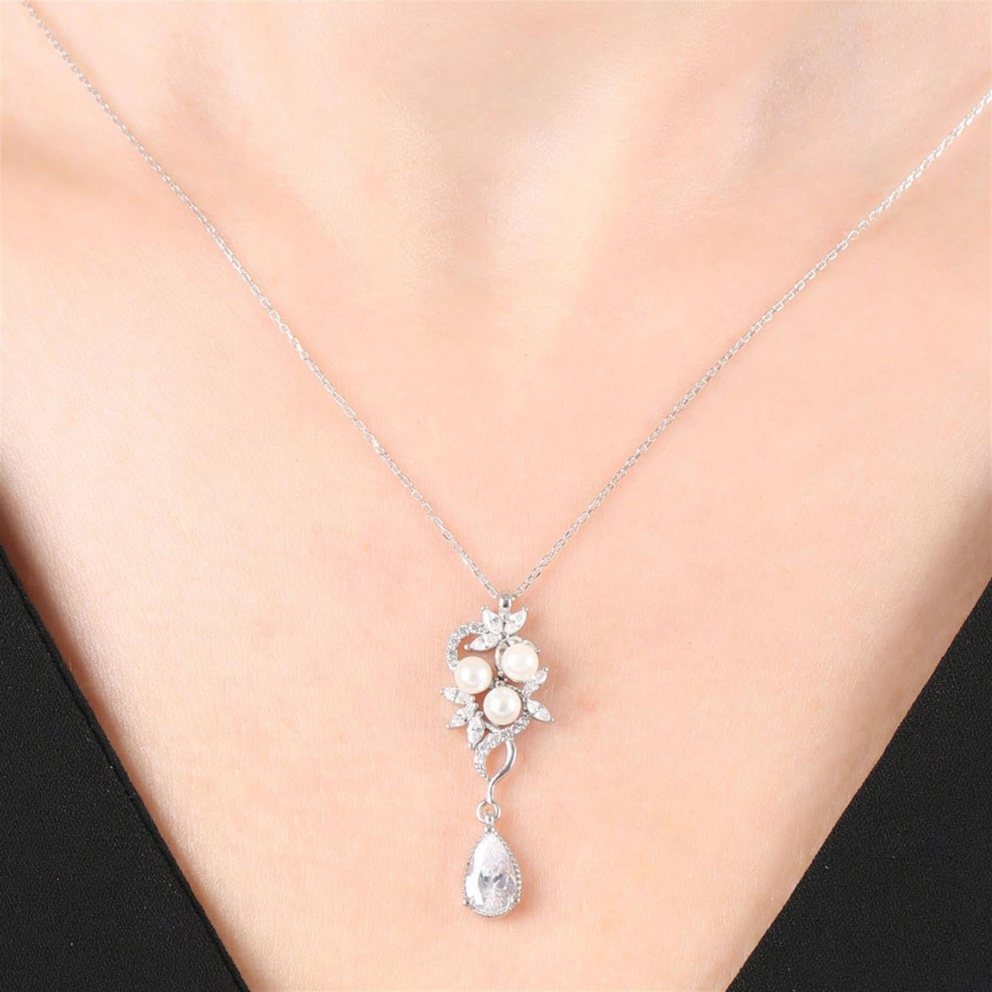Elegant silver-tone necklace with three pearls, floral design and teardrop CZ – classic pendant for women