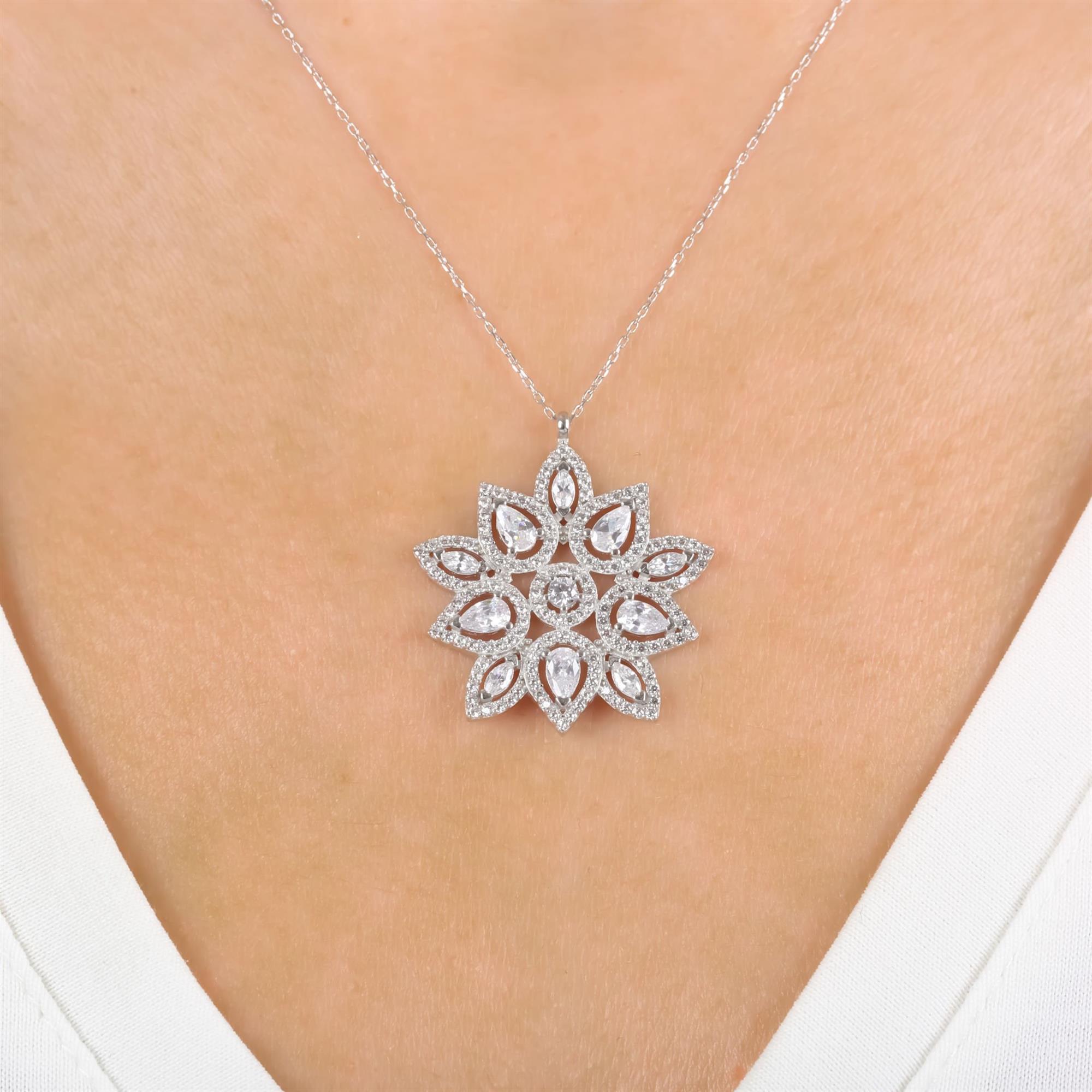 Diamond Setting Sparkling Queen Star Silver Necklace