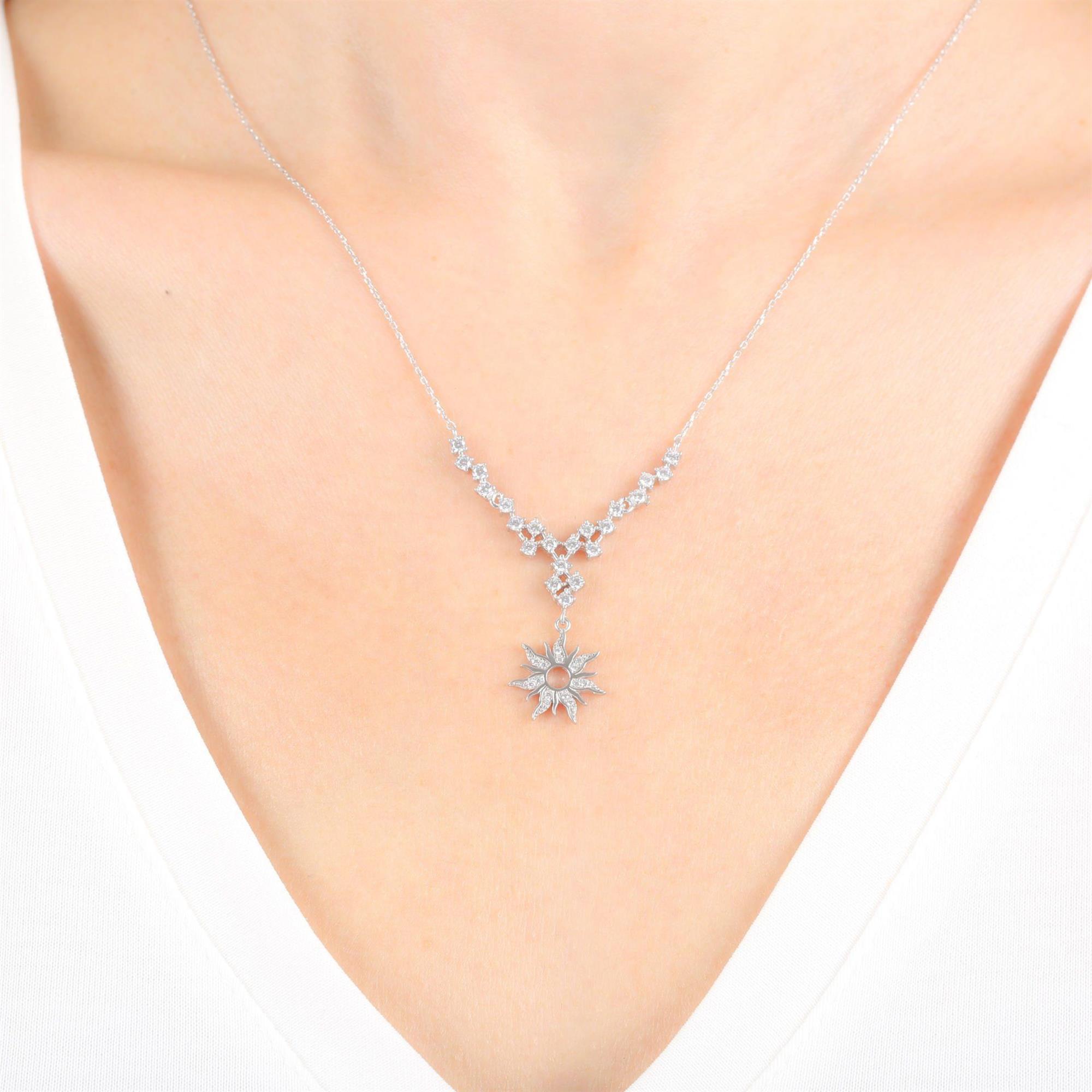 Diamond Setting Sparkling Summer Sun Silver Necklace