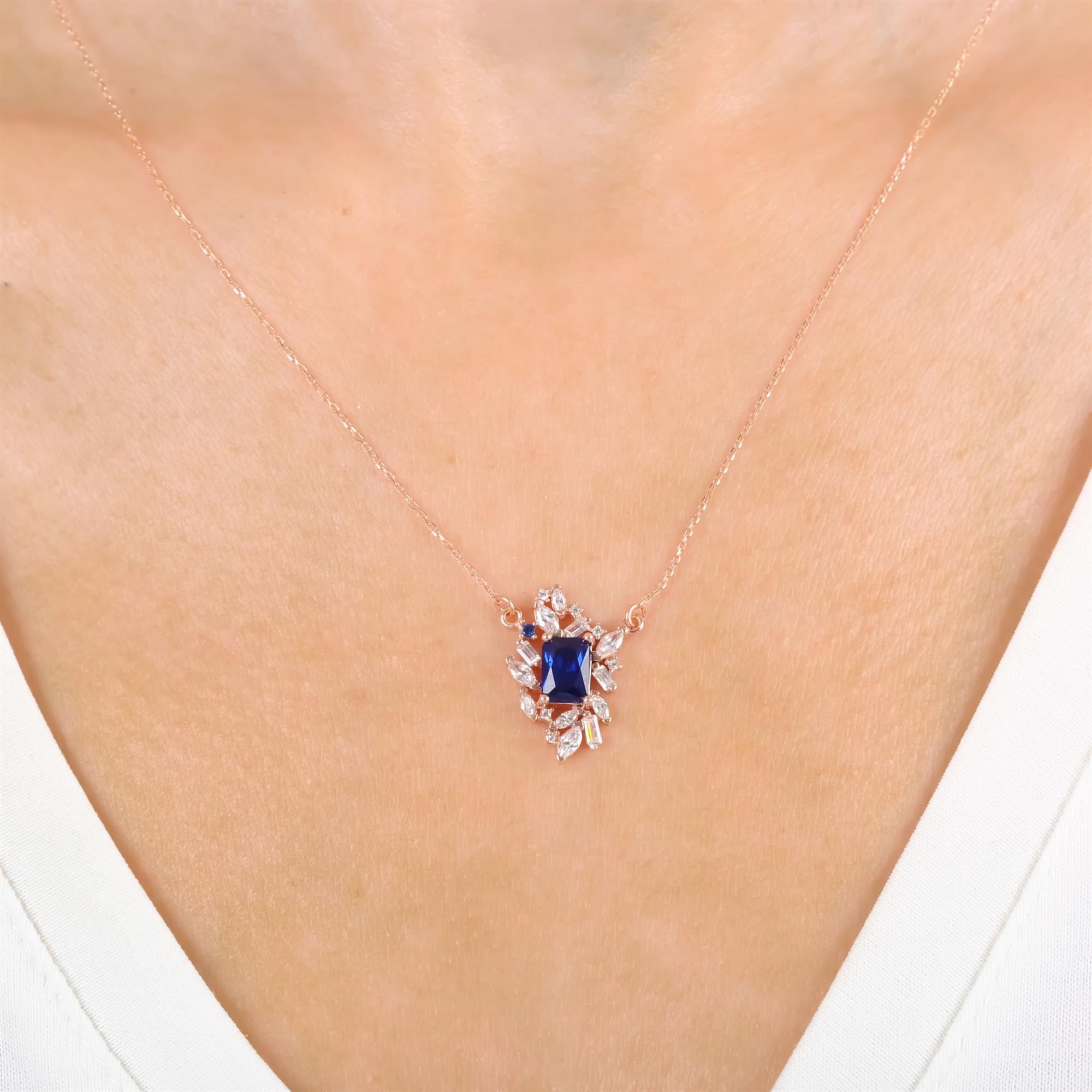 elegant luxury pendant for women