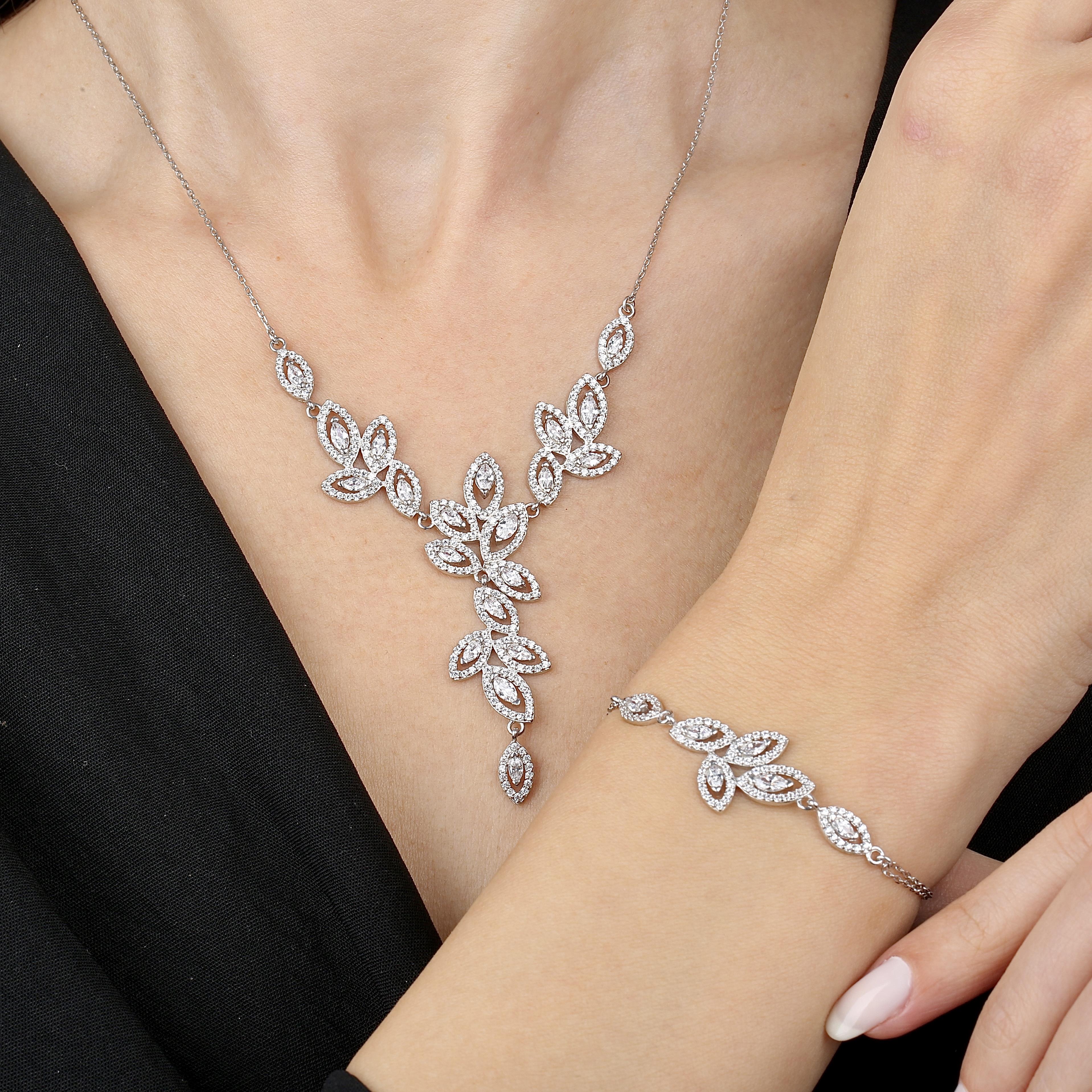 Diamond Setting Elegant Silver First Dance Waterway Set