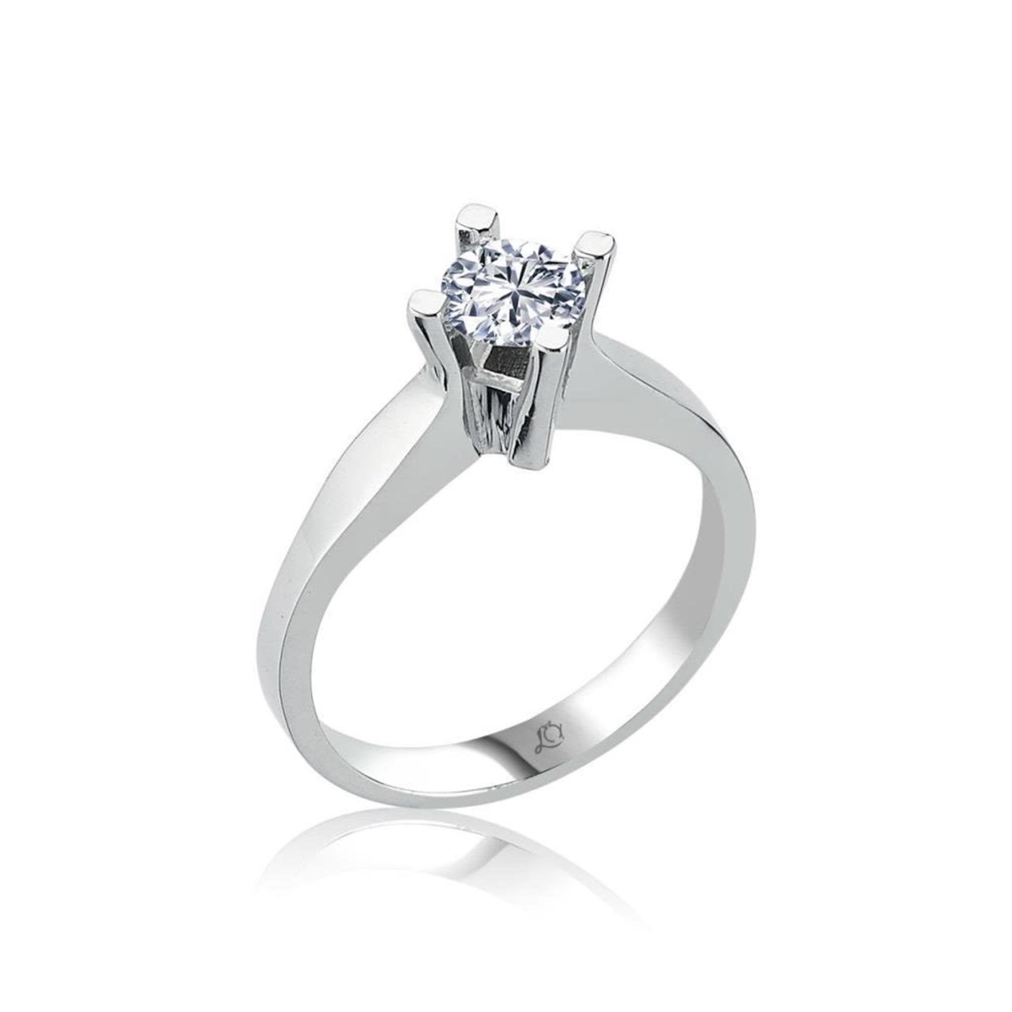 Elegant crown-prong solitaire ring with sparkling Swarovski zirconia set in 925 sterling silver, ideal for proposals or timeless style.