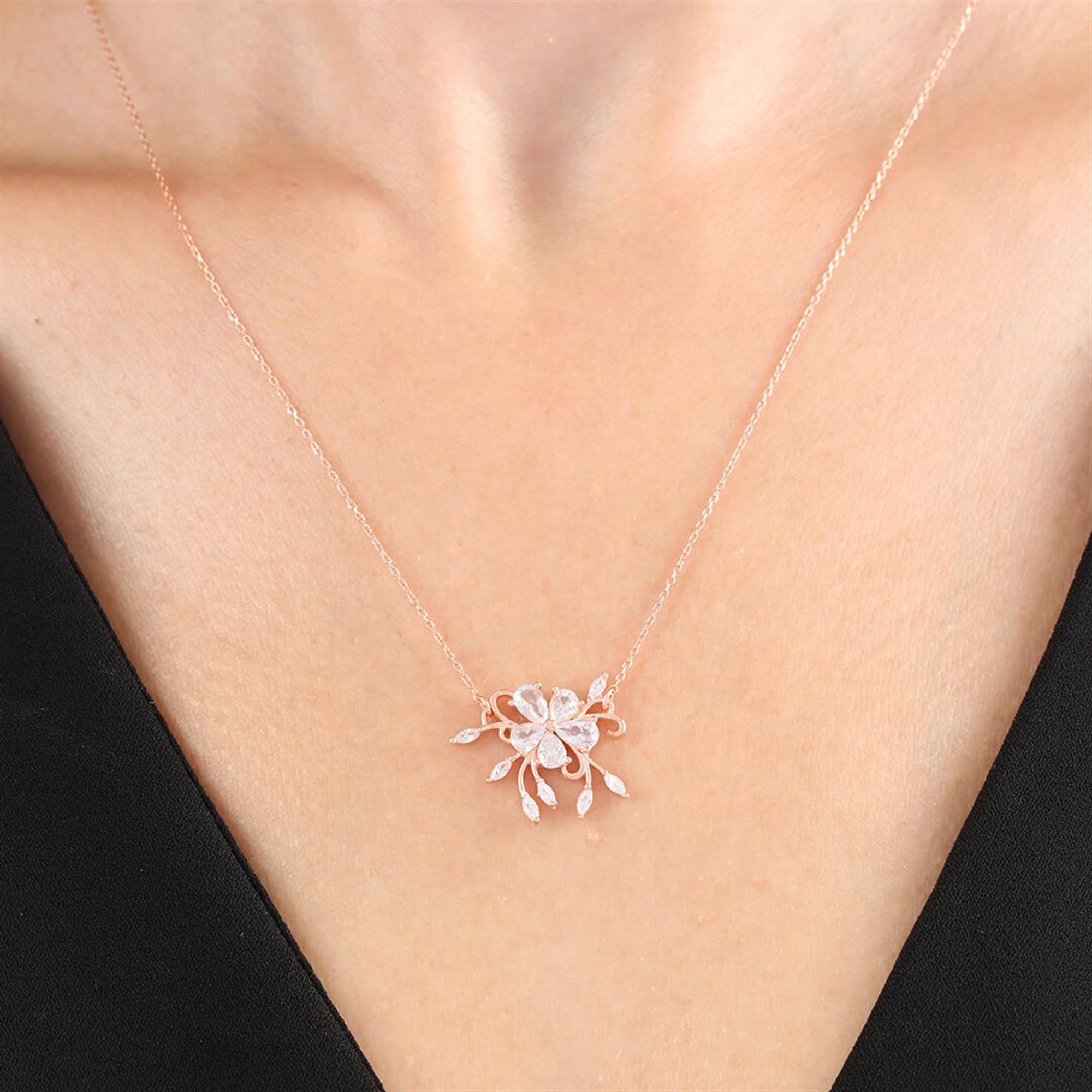 Elegant Rose Dream Rose Gold Flowers Necklace