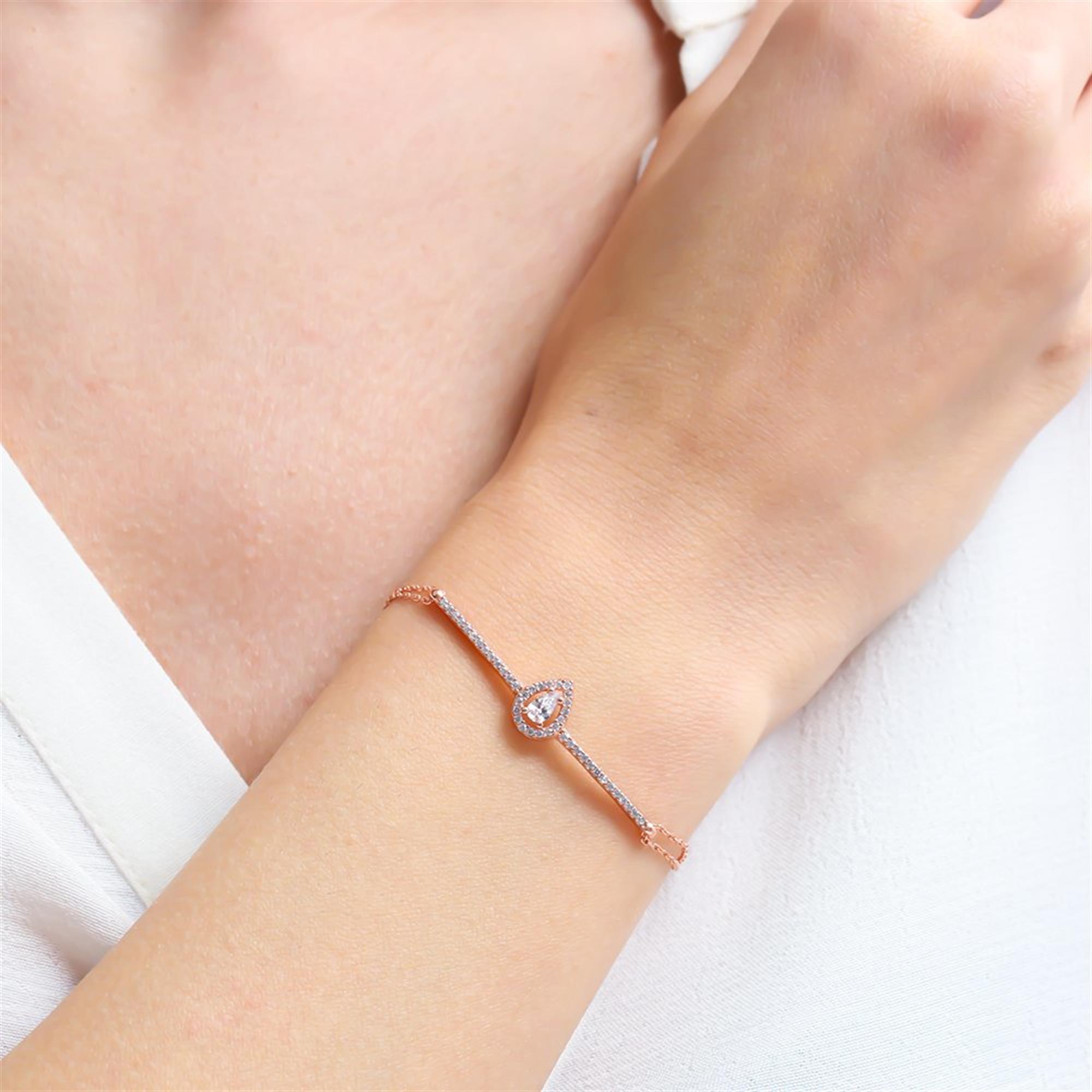 Chain Details Gleaming Teardrop Bracelet