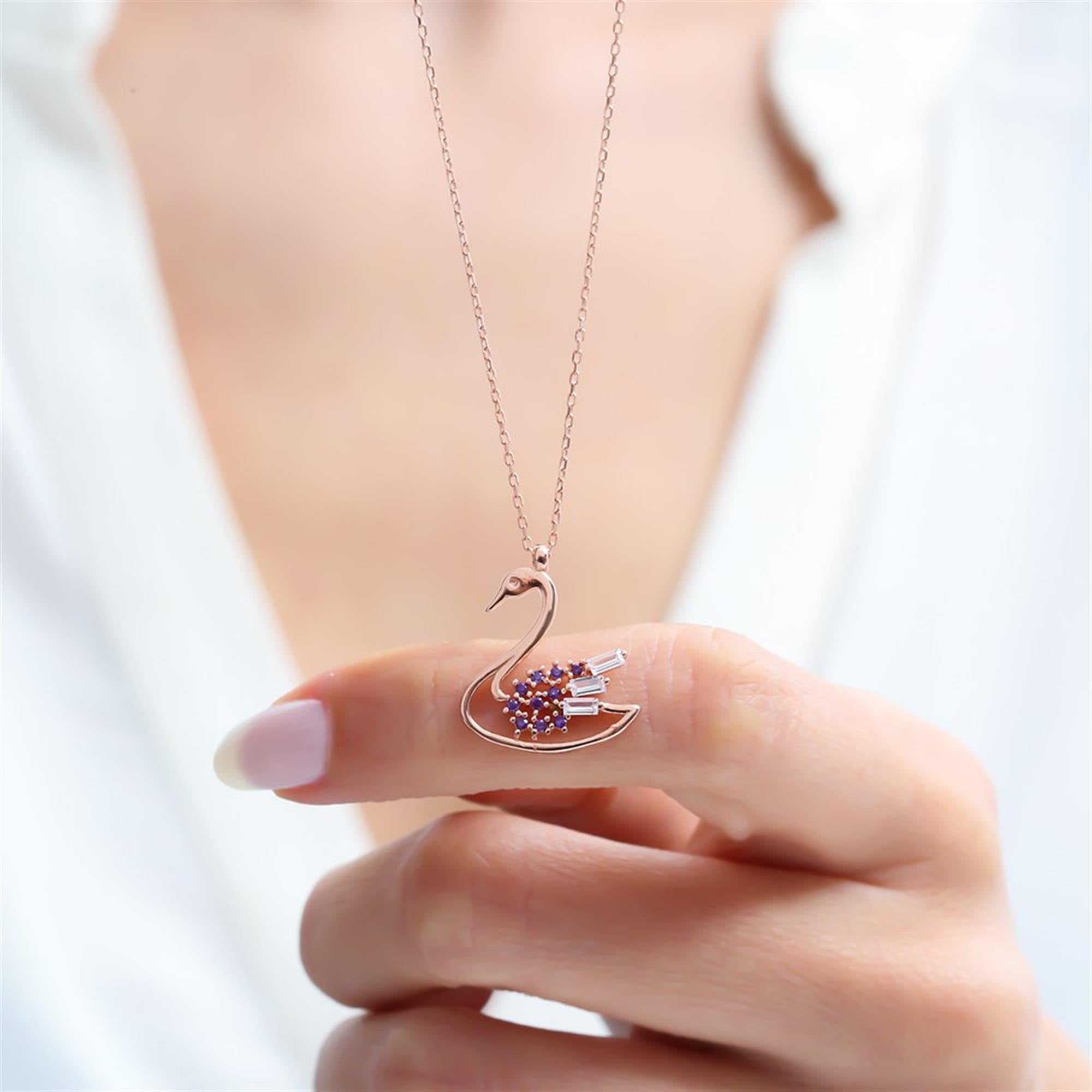 Elegant swan-shaped necklace with amethyst and baguette zircon stones on rose gold-plated sterling silver – perfect for serene beauty.