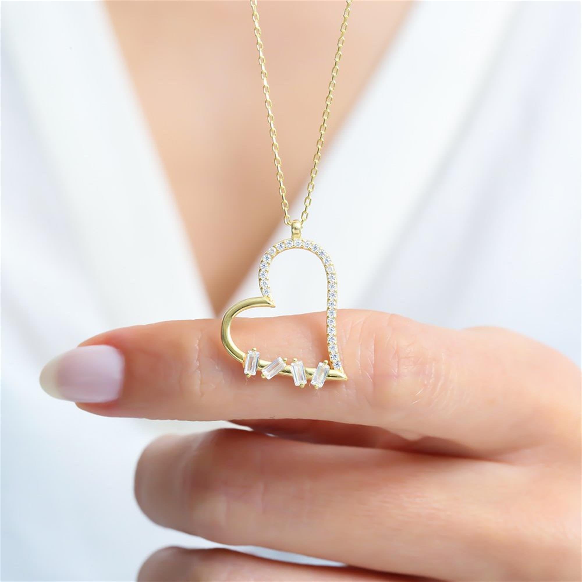Elegant gold heart necklace with zirconia outline and baguette-cut stones – a perfect modern expression of love.