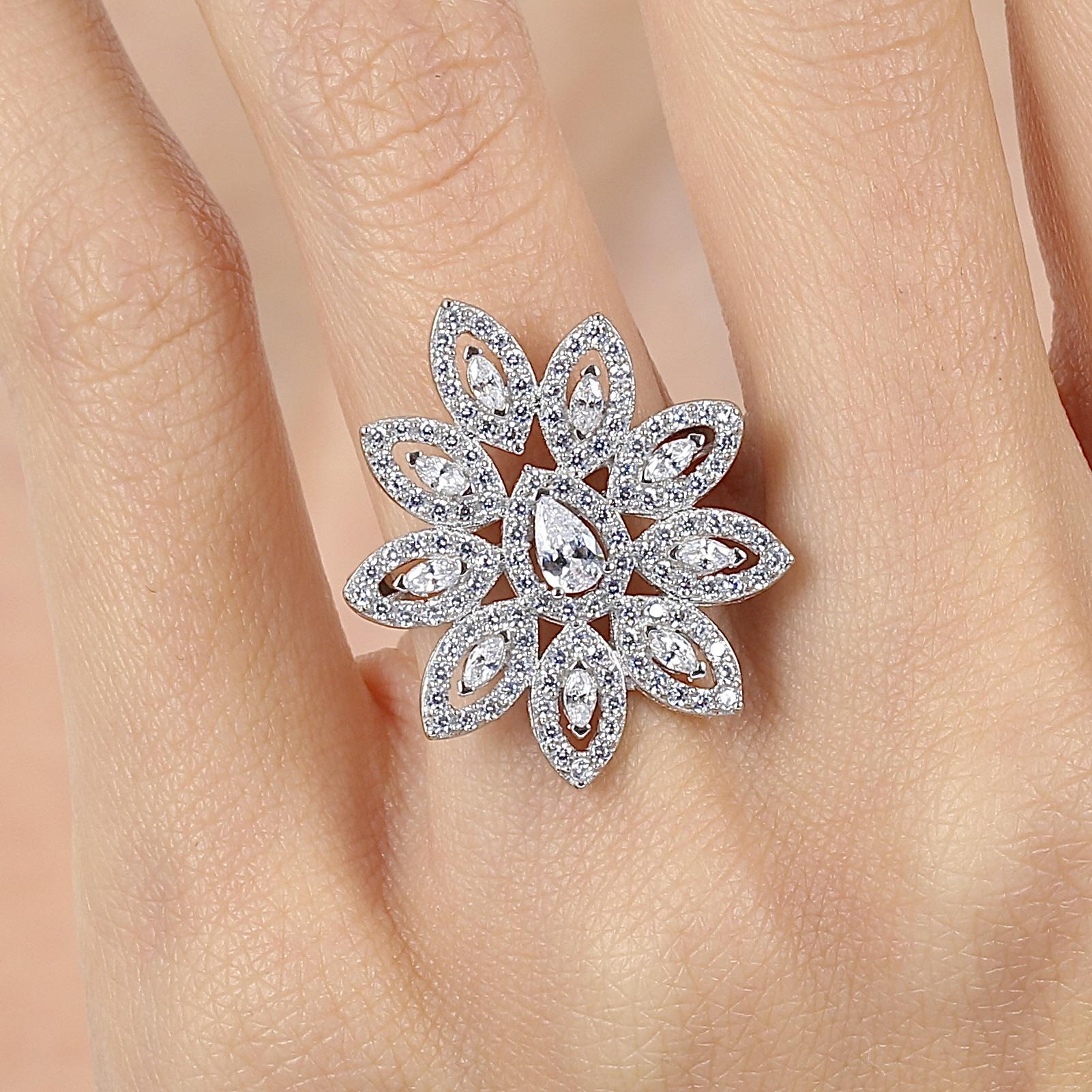 Effective Diamond Sparkle Flower Silver Ring