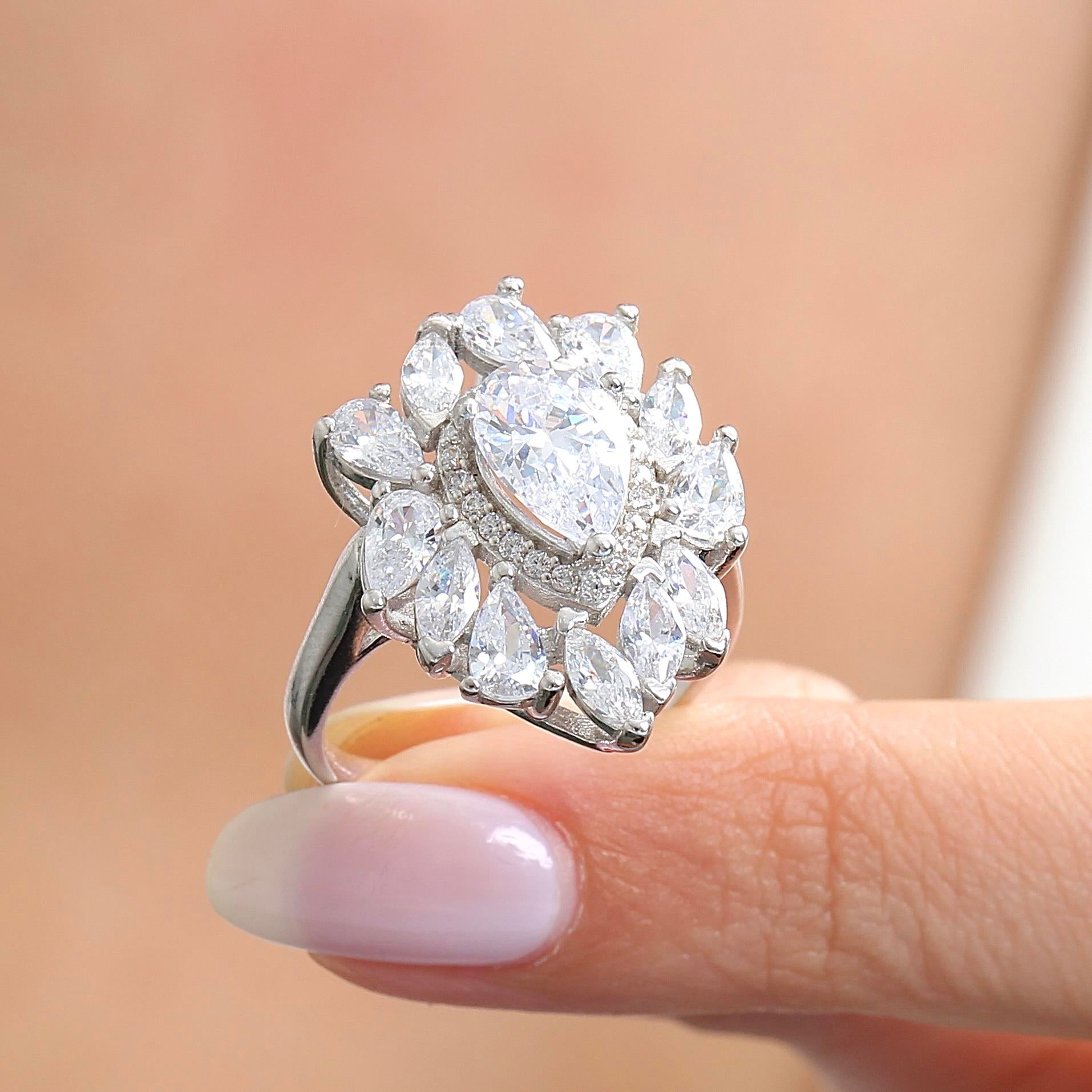 Effective Diamond Istanbul Grandeur Sparkling Silver Ring
