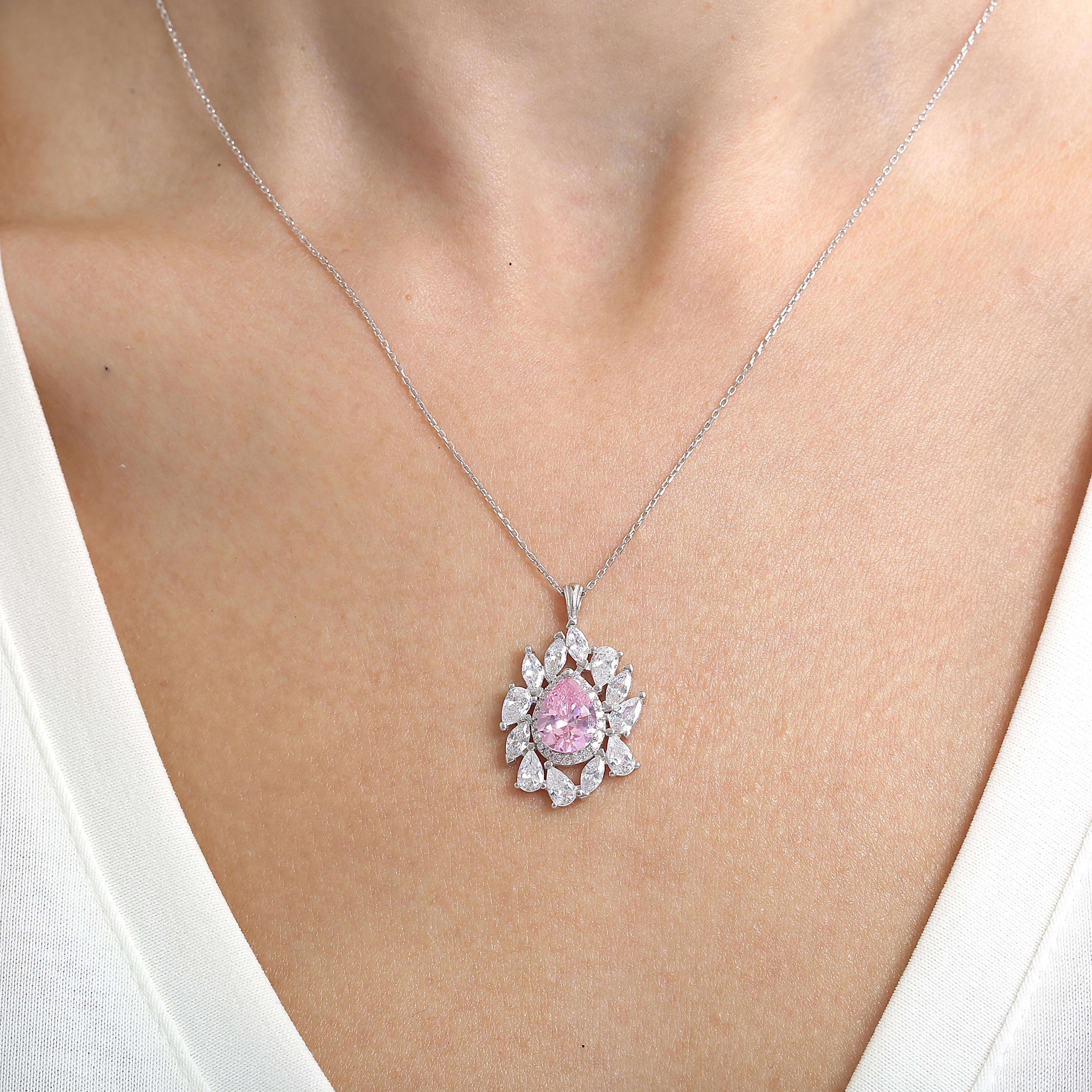 Effective Diamond Istanbul Grandeur Pink Silver Necklace