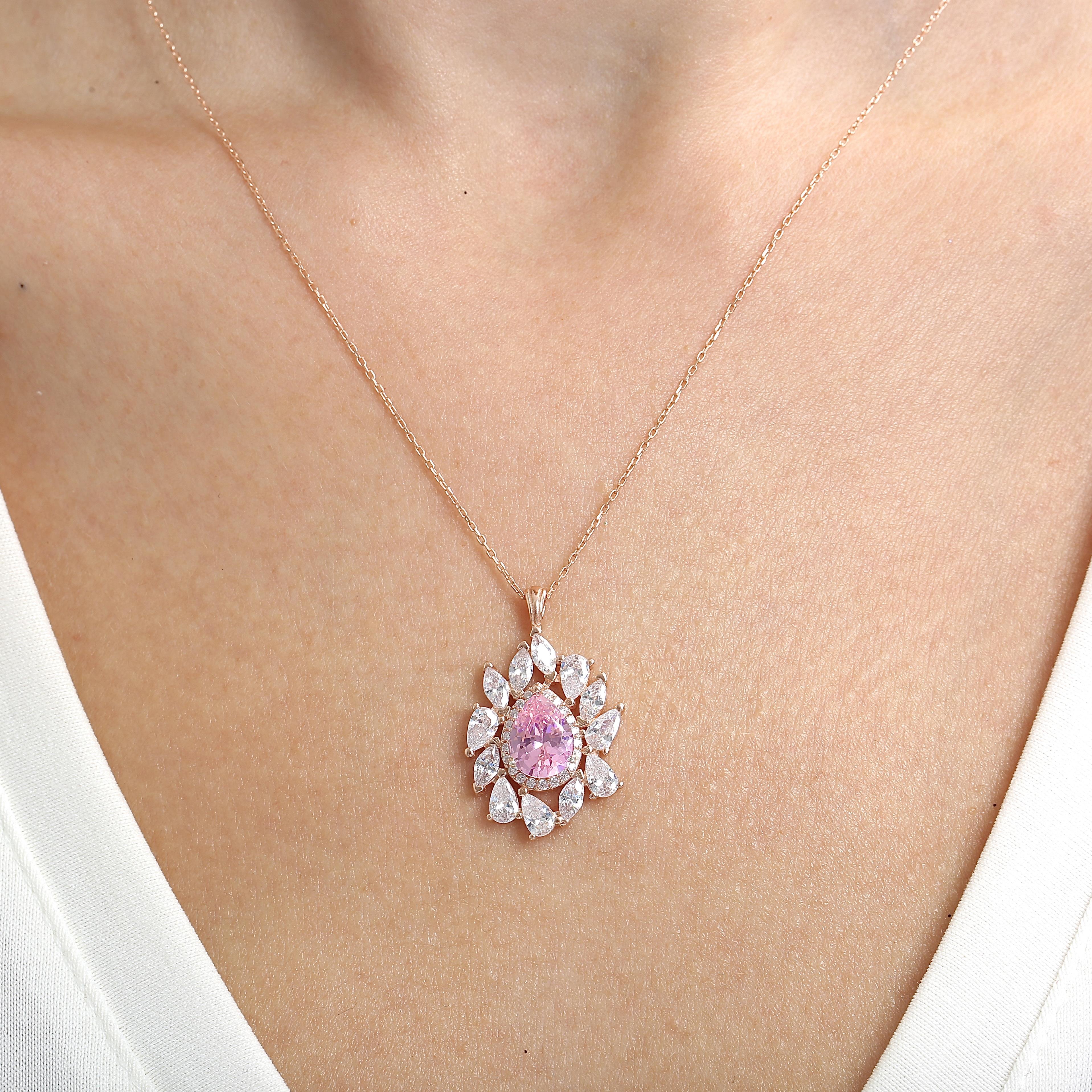 Effective Diamond Istanbul Grandeur Pink Rose Gold Necklace