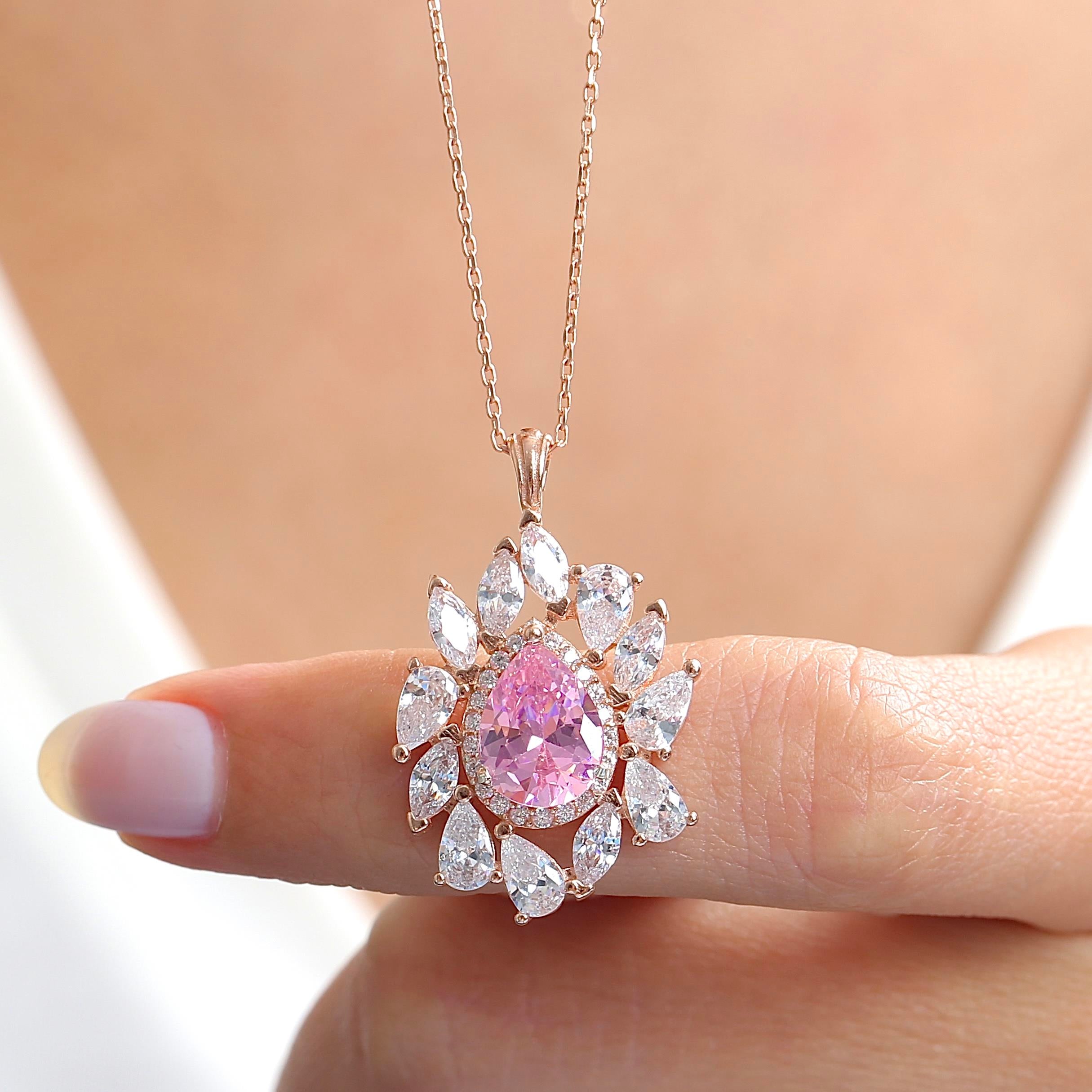 Effective Diamond Istanbul Grandeur Pink Rose Gold Necklace
