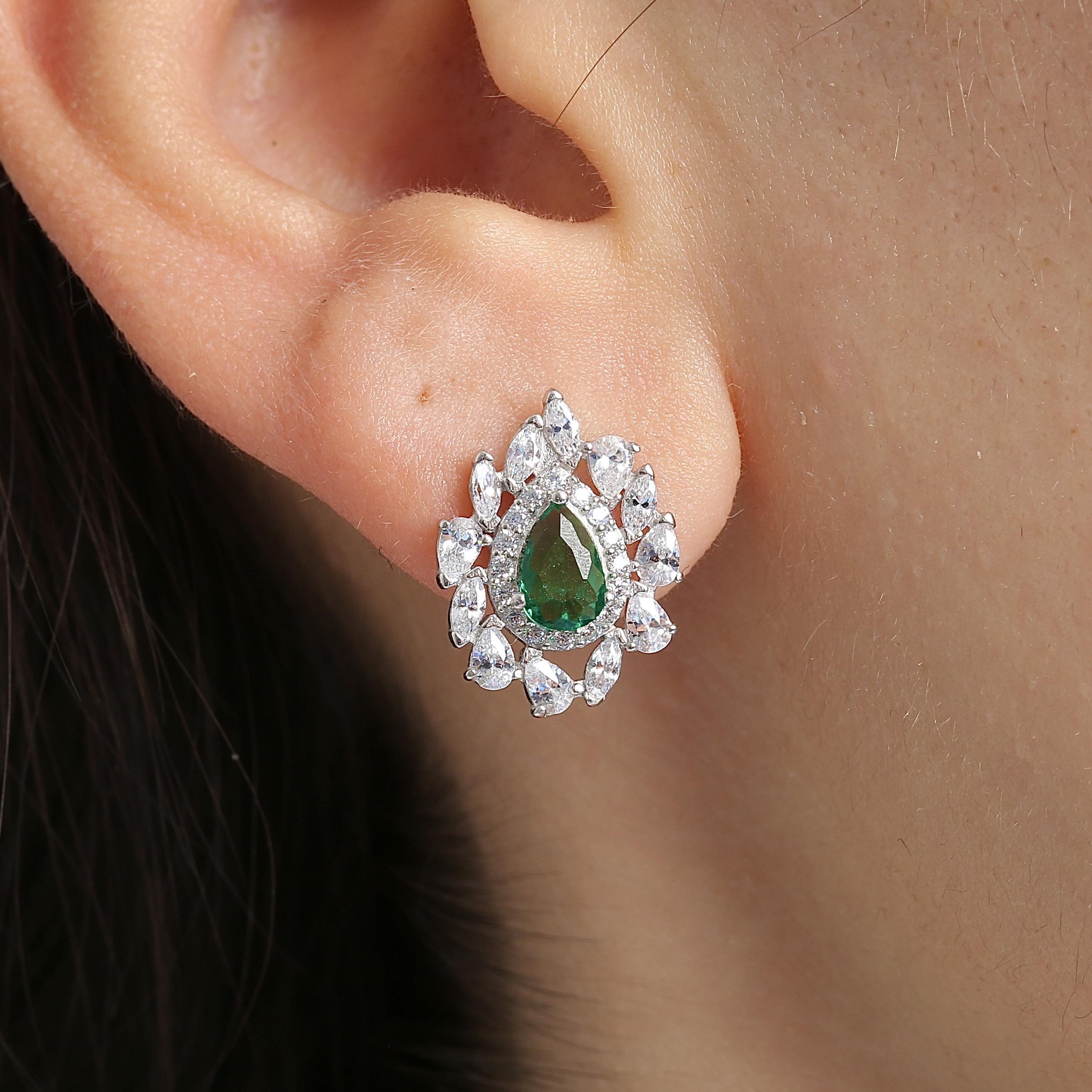 Effective Diamond Istanbul Grandeur Emerald Silver Earrings