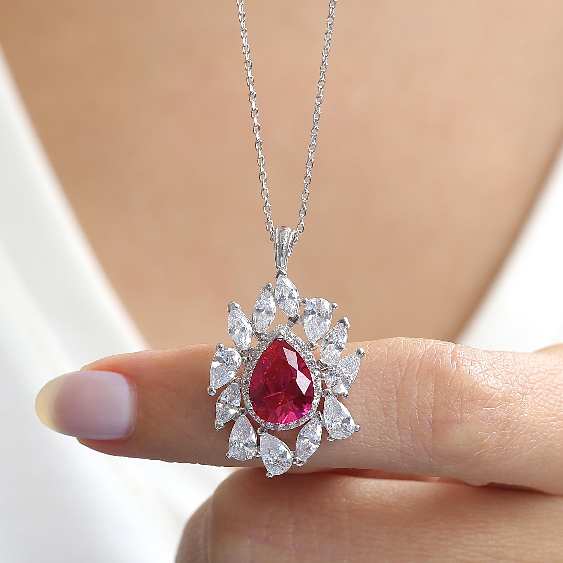 Effective Diamond Istanbul Grandeur Ruby Silver Necklace