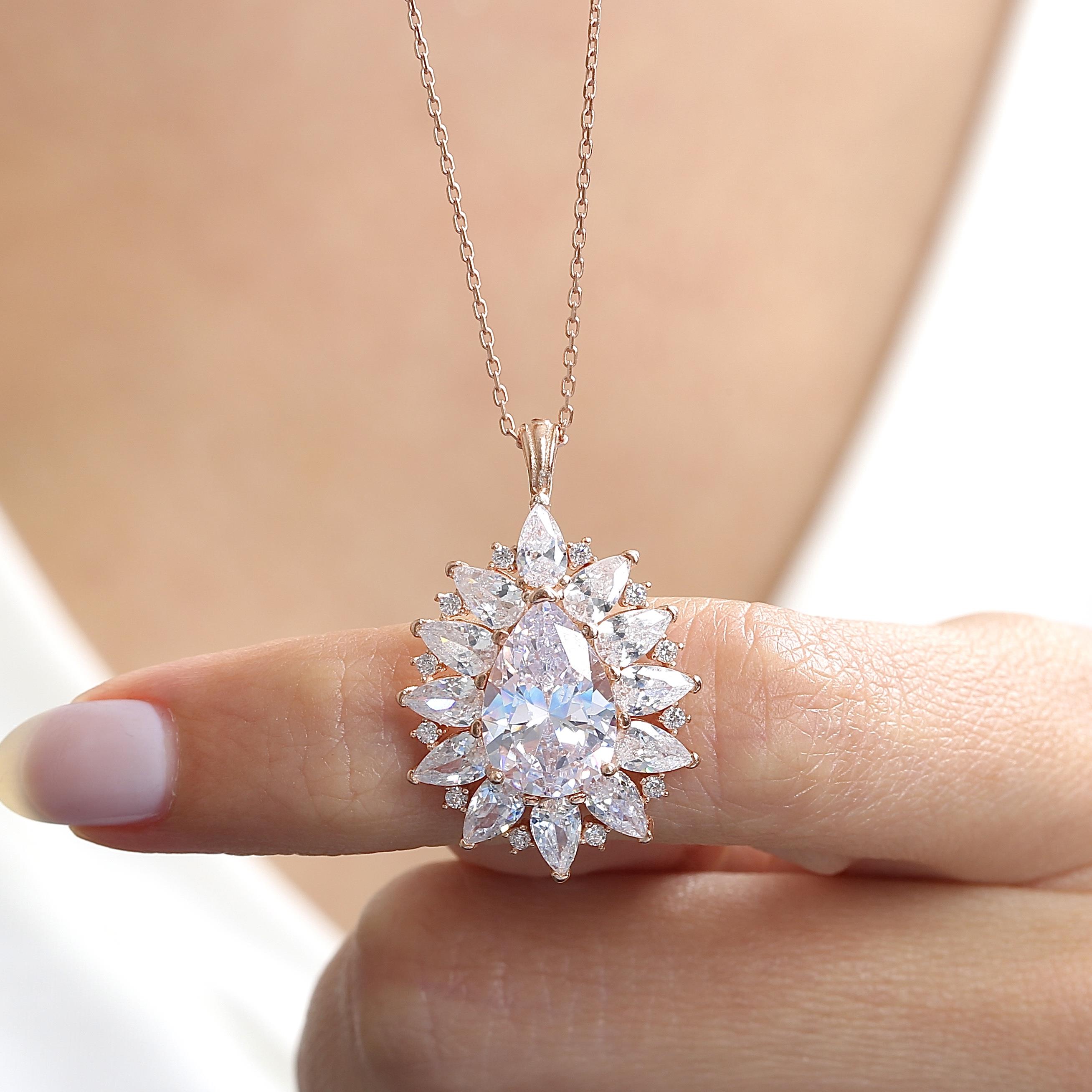Effective Diamond London Passion Sparkling Rose Gold Necklace