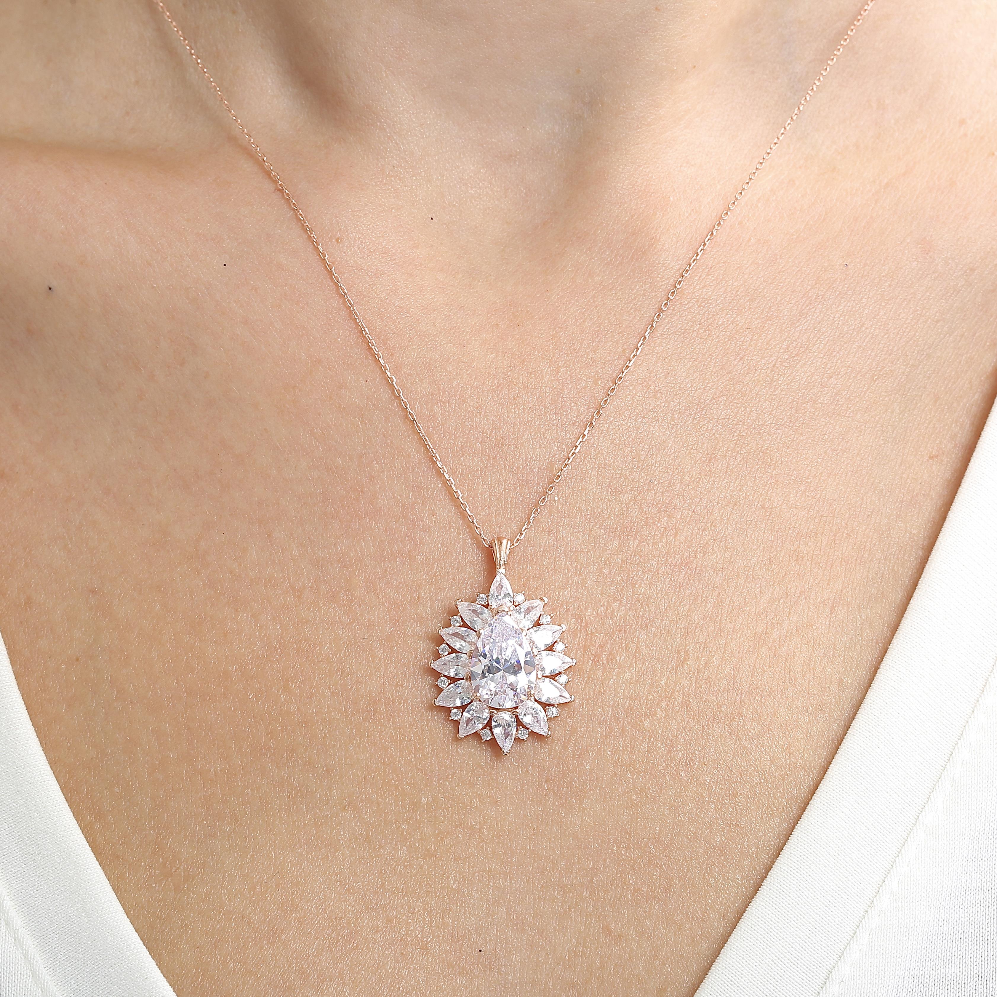 Effective Diamond London Passion Sparkling Rose Gold Necklace