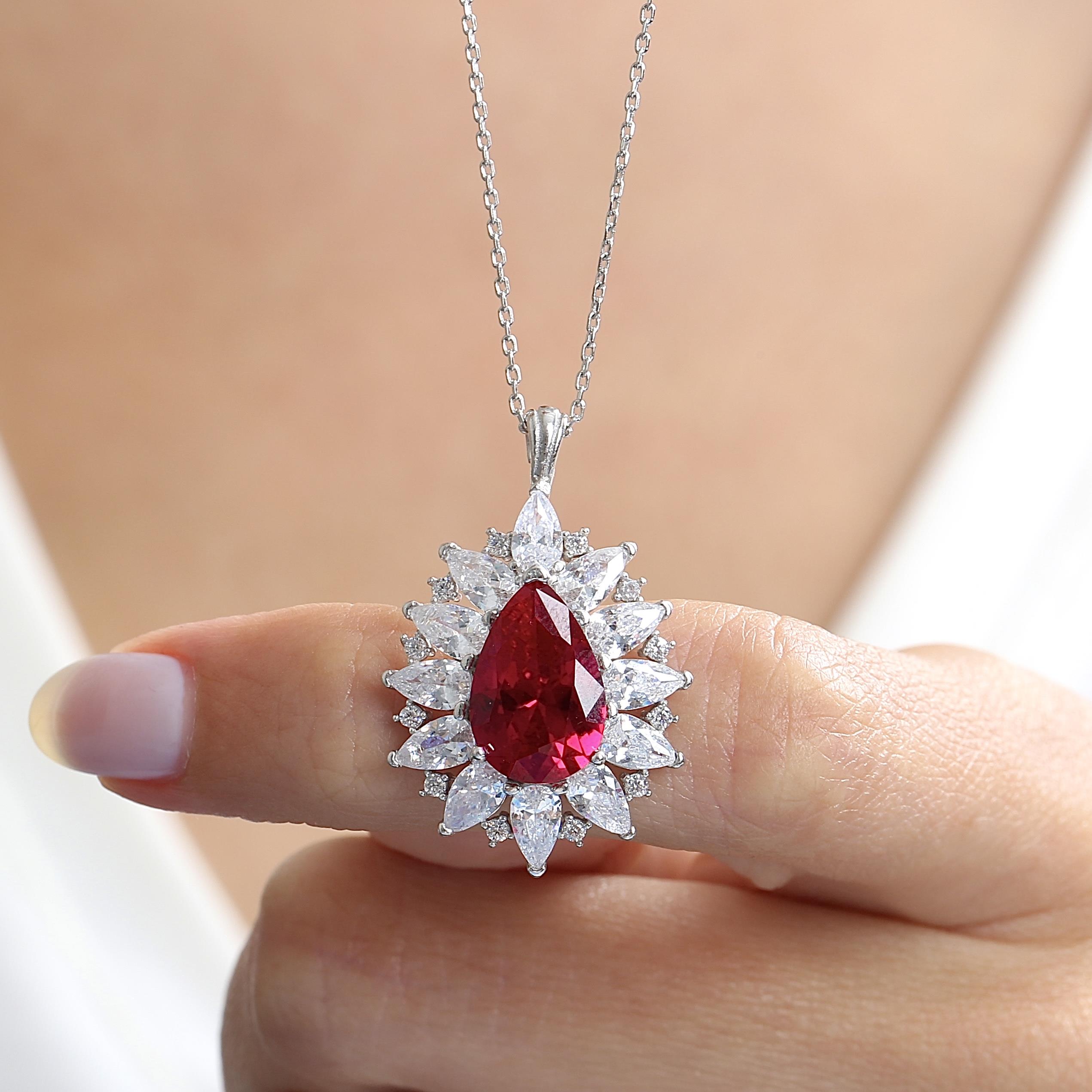 Effective Diamond London Passion Ruby Silver Necklace