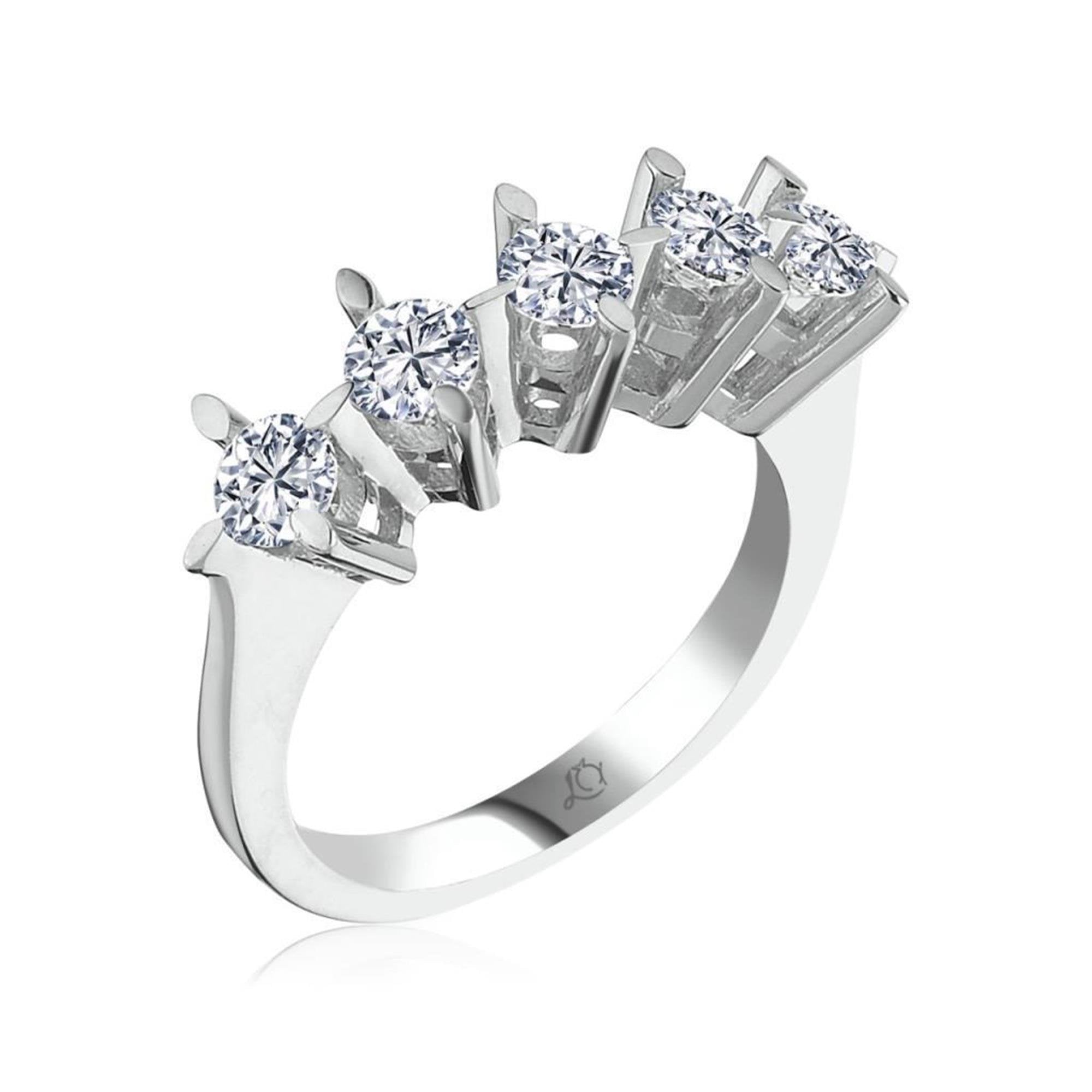 Anillo de cinco piedras en plata de ley con circonitas redondas – banda clásica para aniversario o compromiso