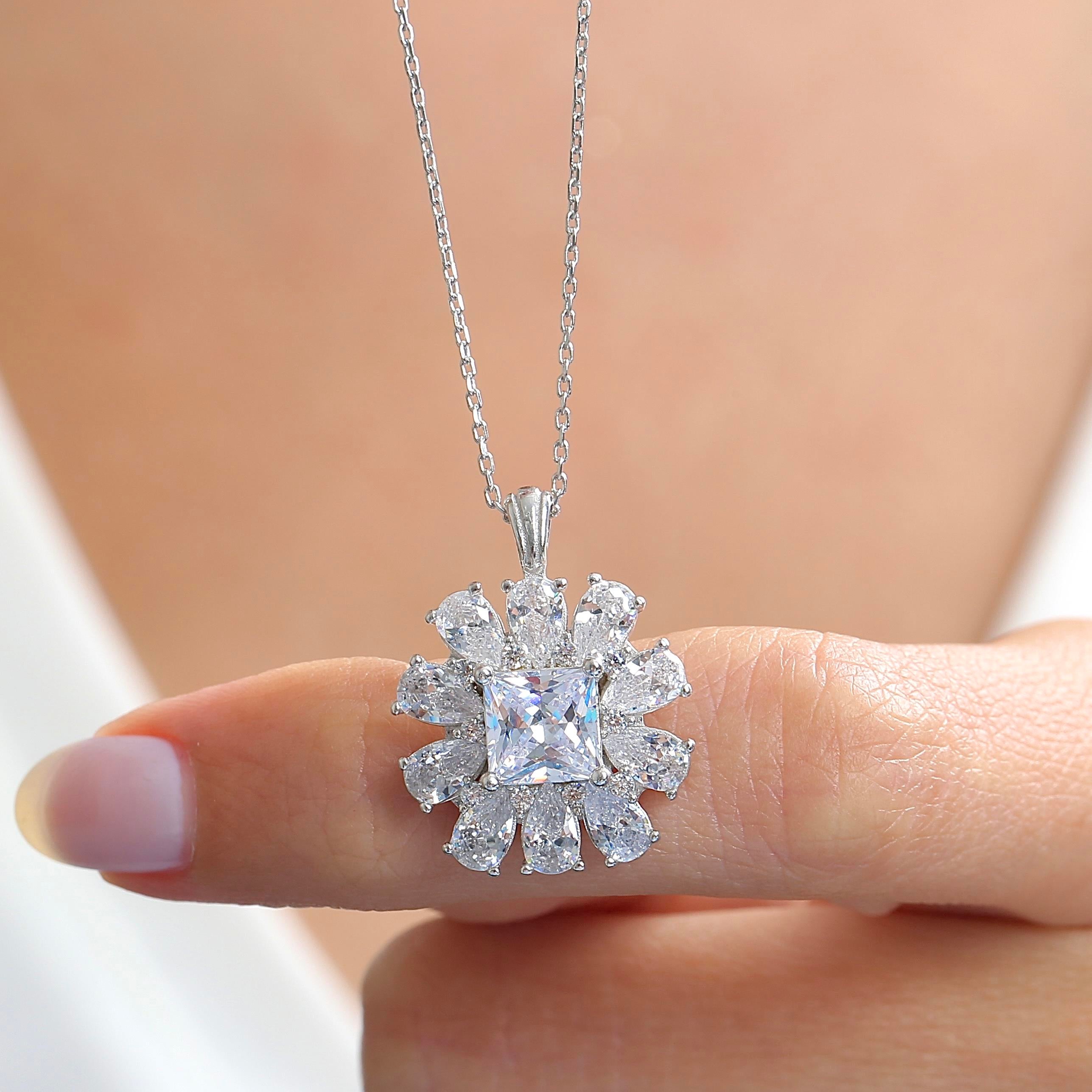 Effective Diamond Milano Dream White Stone Silver Necklace